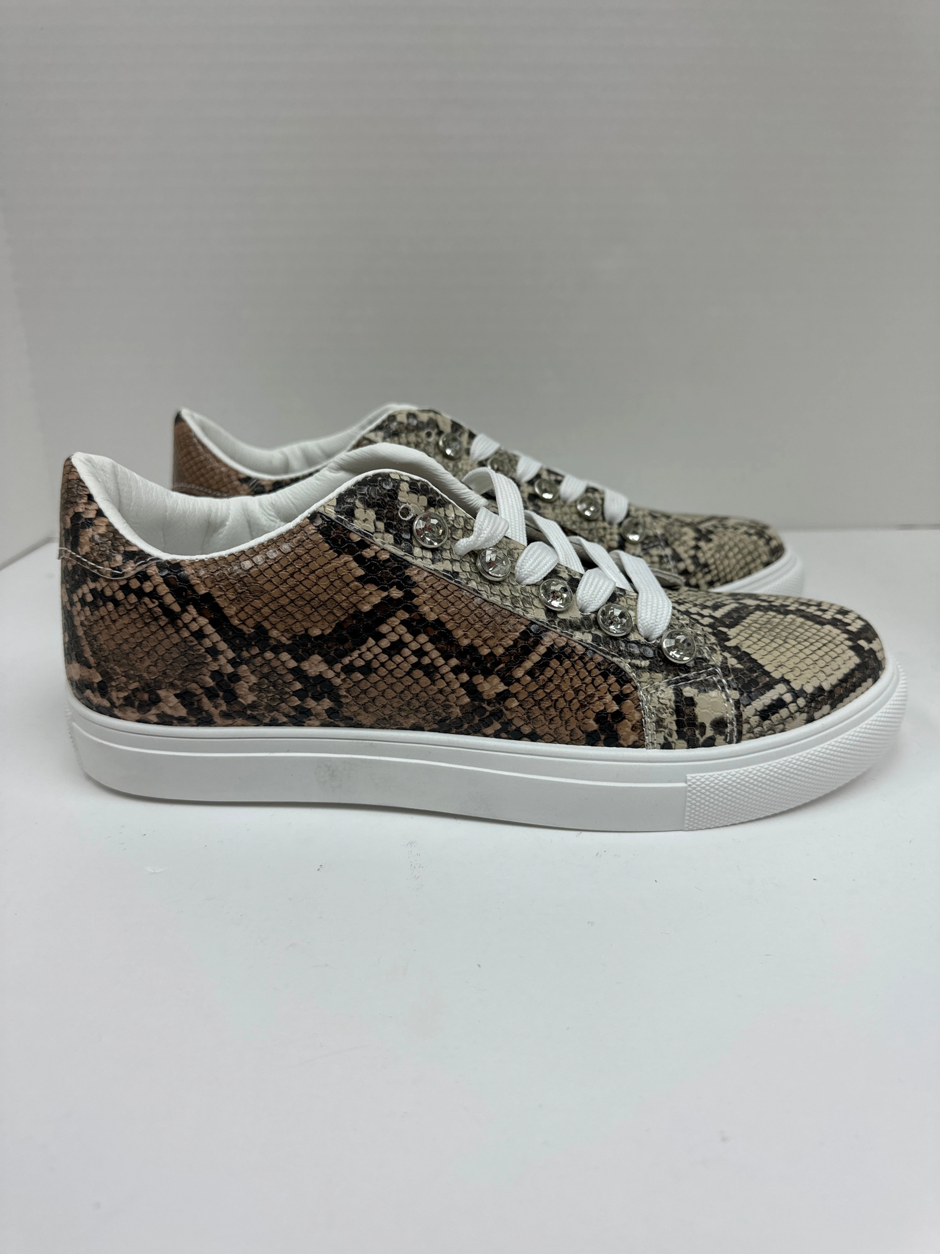 Shoes Sneakers By Olivia Miller  Size: 11 Orthopedic Friendly Fit Carbon Fiber Reinforced
