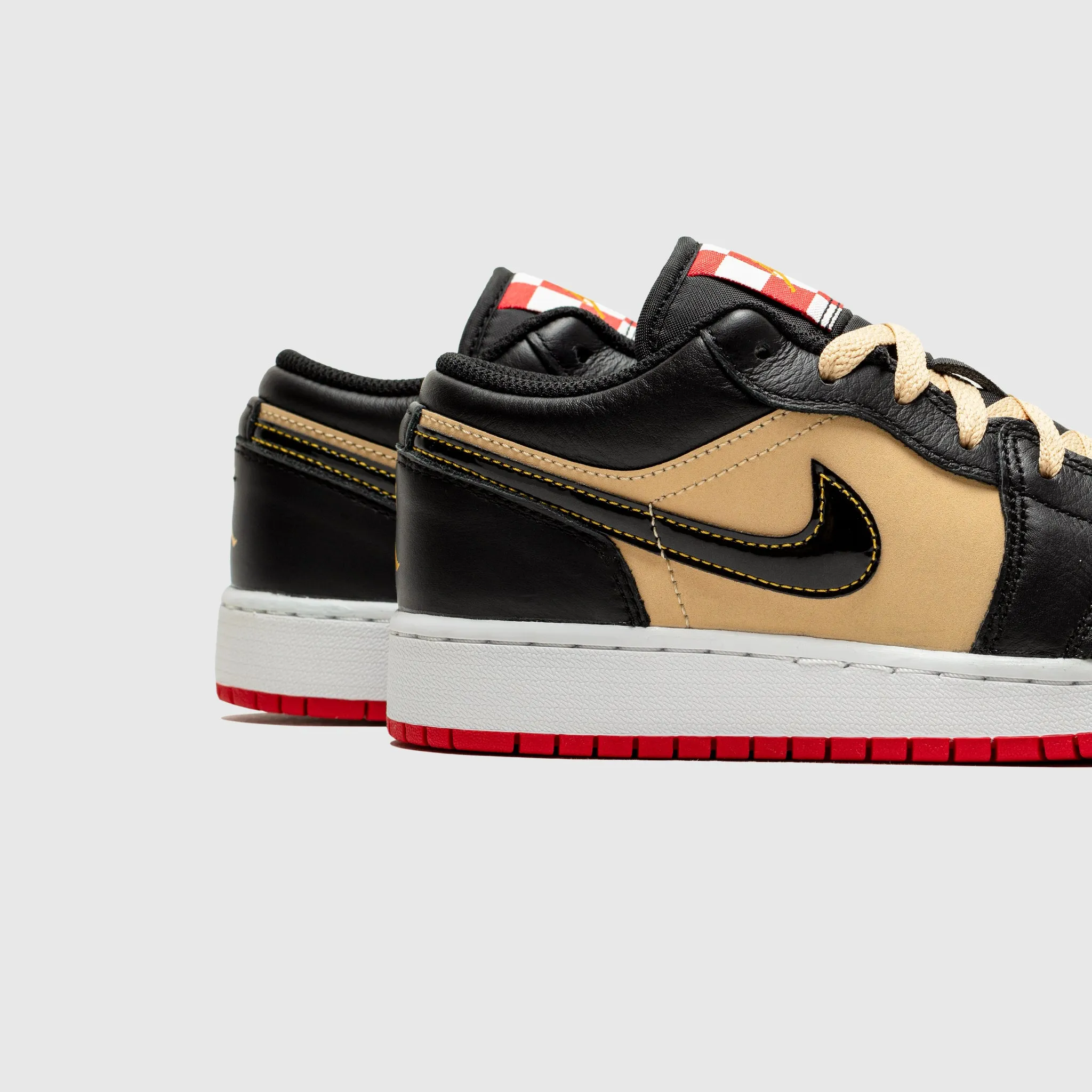 AIR JORDAN 1 LOW SE (GS) "PIZZA" trekking - like running shoes