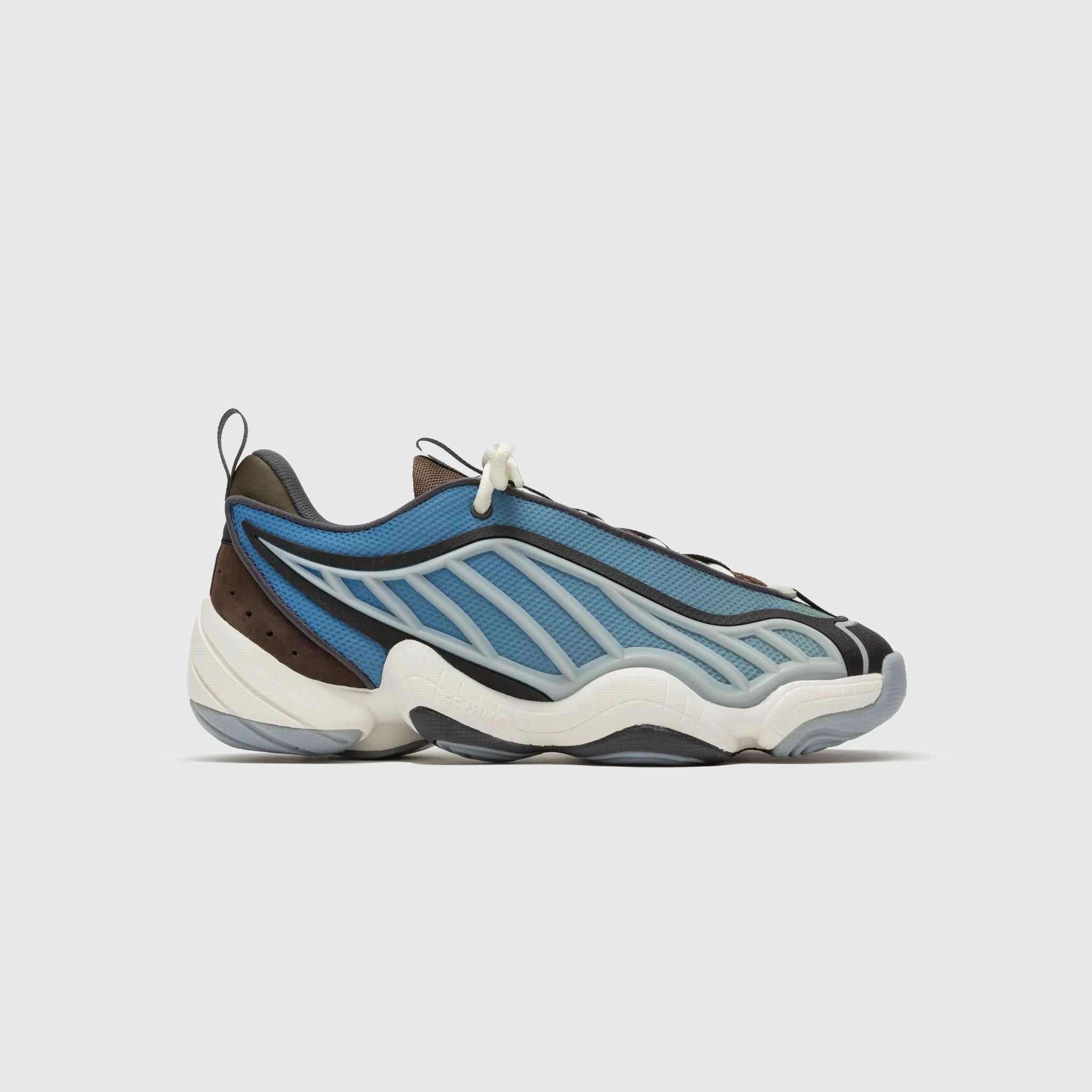 Step Stability running on the treadmill PACKER X ADIDAS FYW INTIMIDATION LOW "CYAN BLUE"