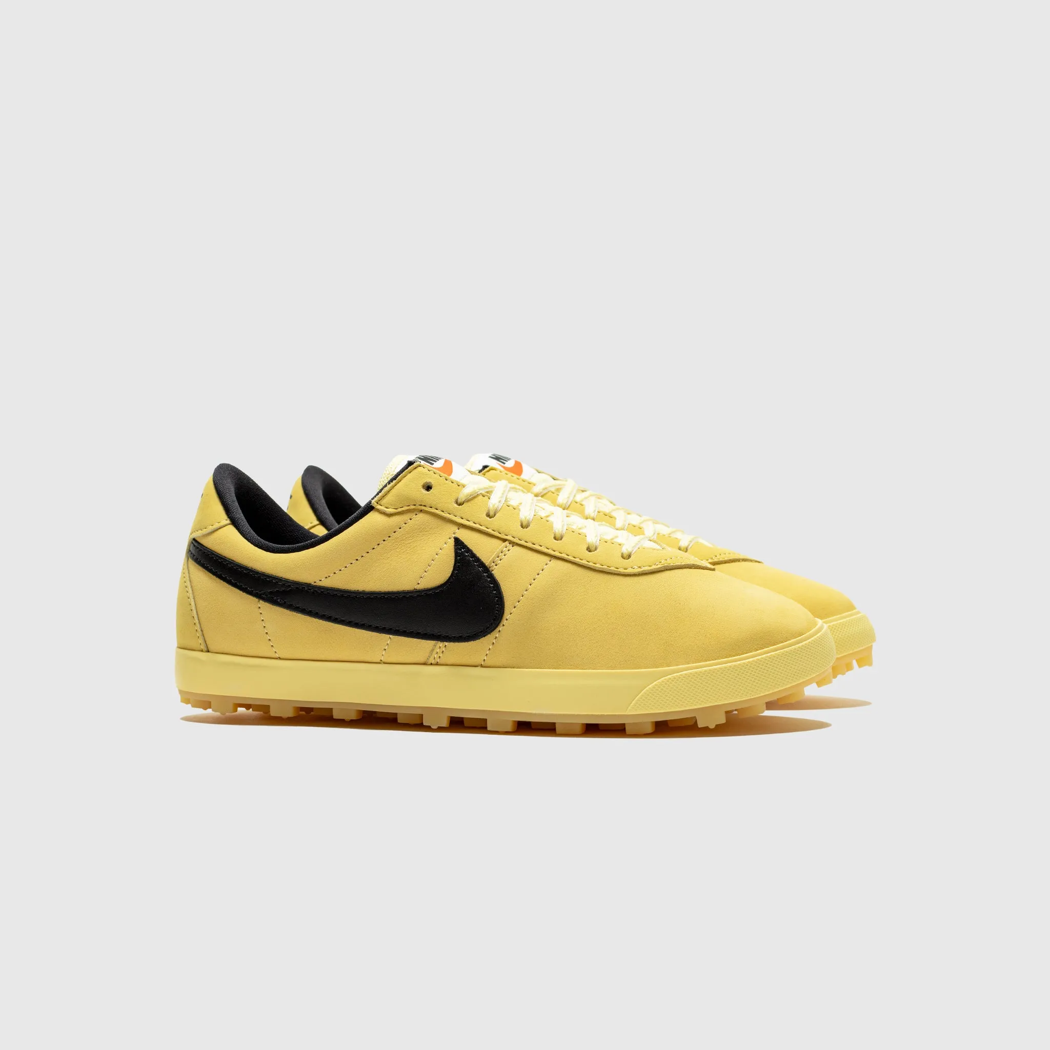 ASTROGRABBER "SOFT YELLOW" running in a pedestrian path area shoes square - toe shoes