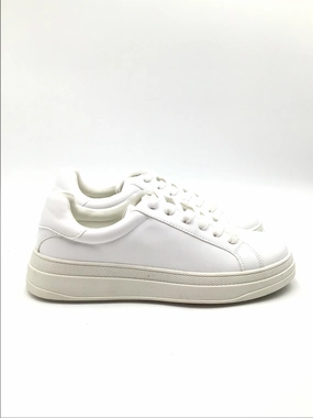 Short Walks Shoes Sneakers By Steve Madden In White, Size: 11