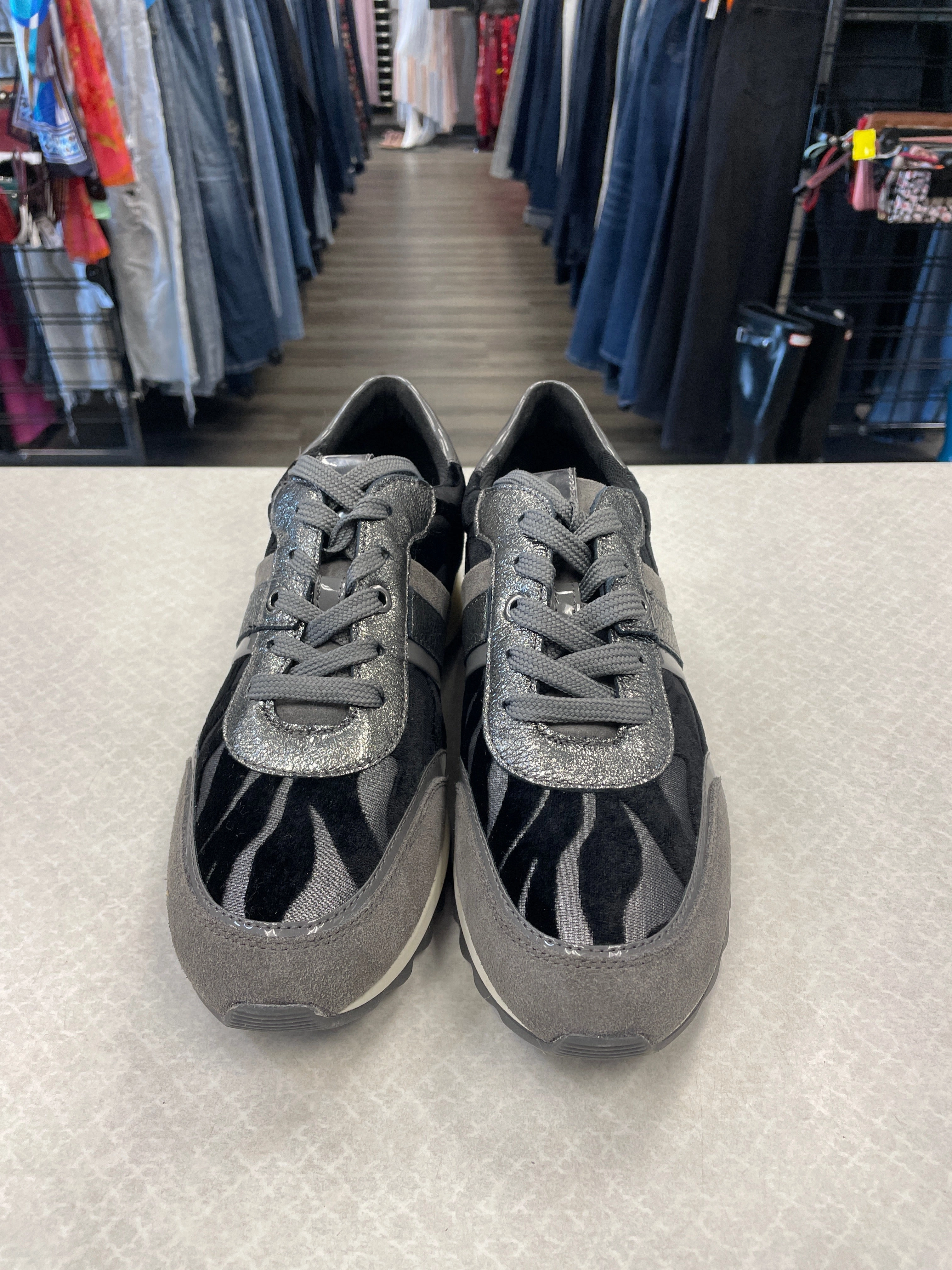 No-Slip Grip Grey Shoes Sneakers Geox Shoes, Size 9