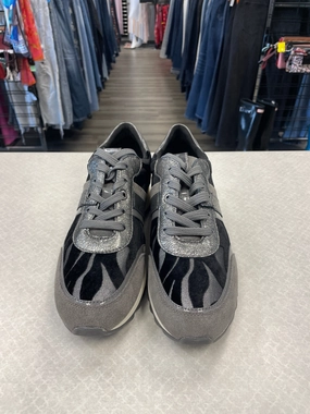 No-Slip Grip Grey Shoes Sneakers Geox Shoes, Size 9