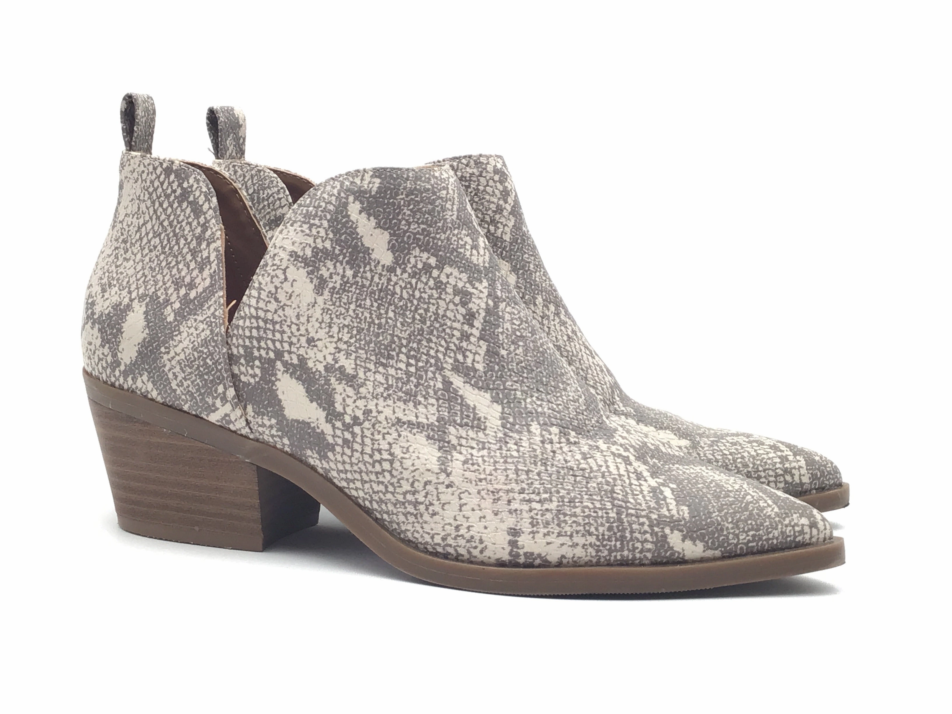 Indoor Shoes Heels Block By Universal Thread In Snakeskin Print, Size: 8.5