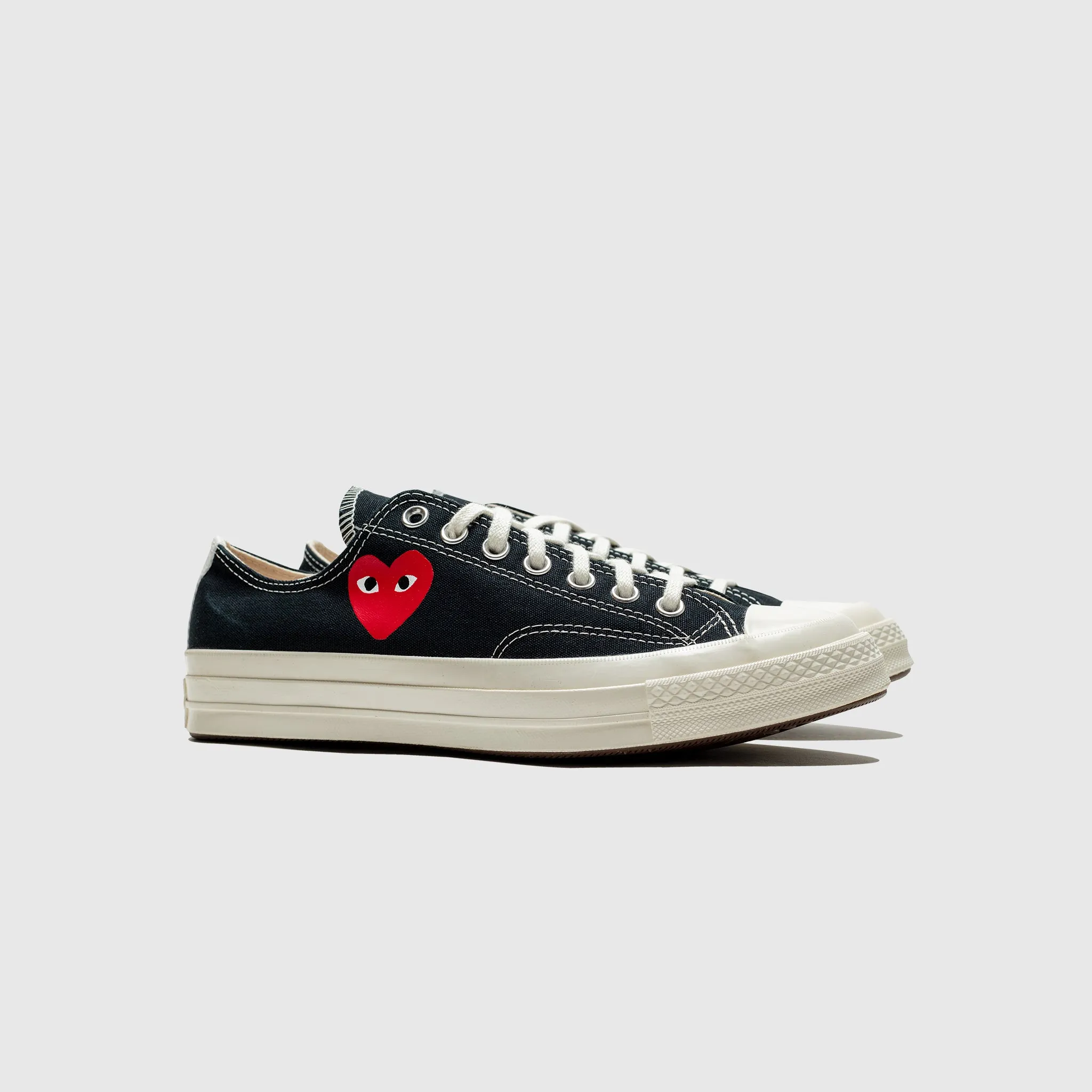 CHUCK TAYLOR ALL-STAR '70 LOW "BLACK SINGLE HEART" running shoes with rubber sole running in a national park shoes