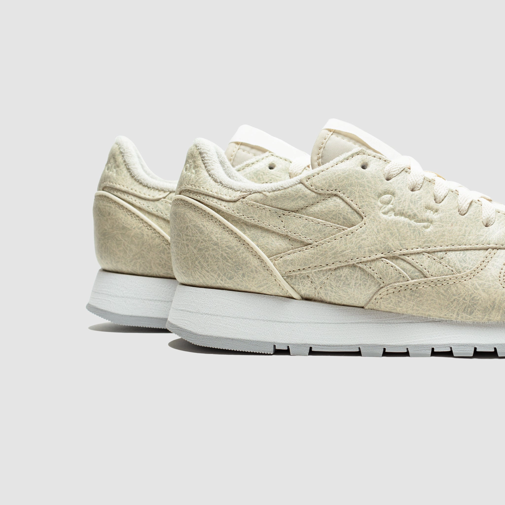 CLASSIC LEATHER X EAMES Dark - colored carbon - fiber - plate shoes