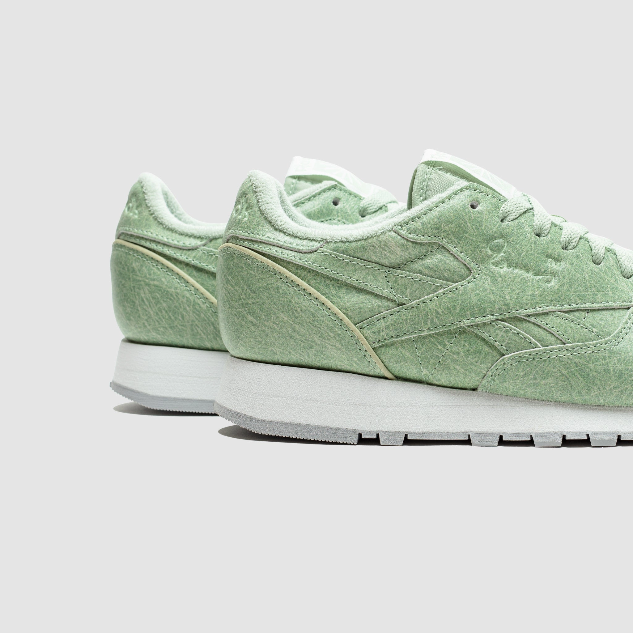 CLASSIC LEATHER X EAMES confidence building