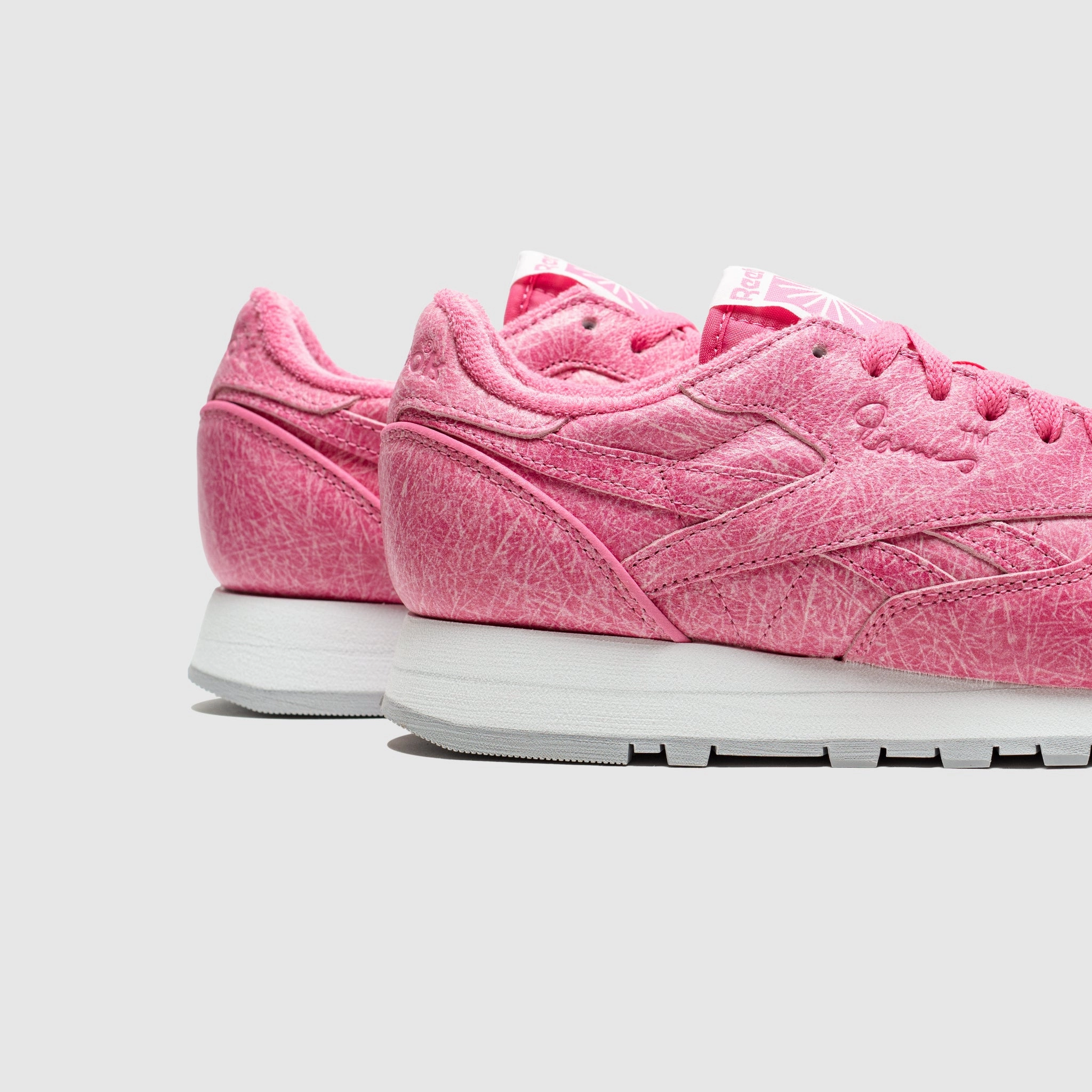 CLASSIC LEATHER X EAMES running for sports festivals