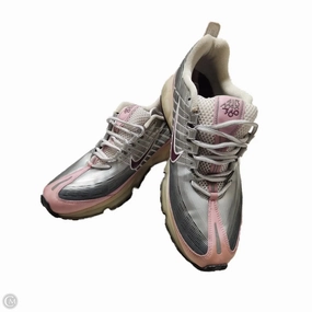 Flexible Tread Pattern Shoes Sneakers By Nike In Silver, Size: 10.5