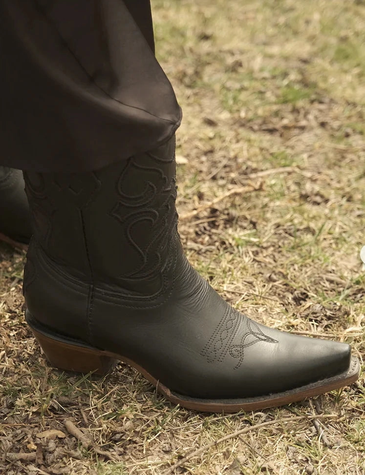 Classic Wardrobechic Essential Boot CORRAL LADIES BLACK ANKLE BOOTS STYLE Z5111