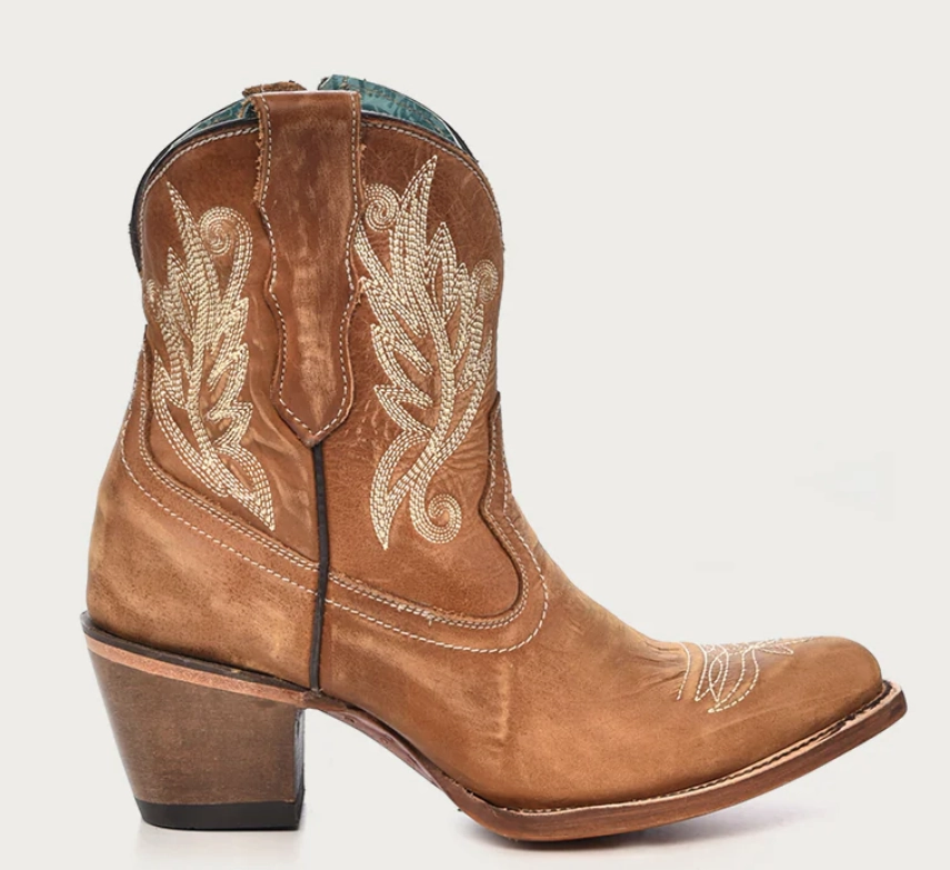 Comfort Style Classic Fit CORRAL LADIES SHORTIE GOLDEN BOOTS STYLE A4218