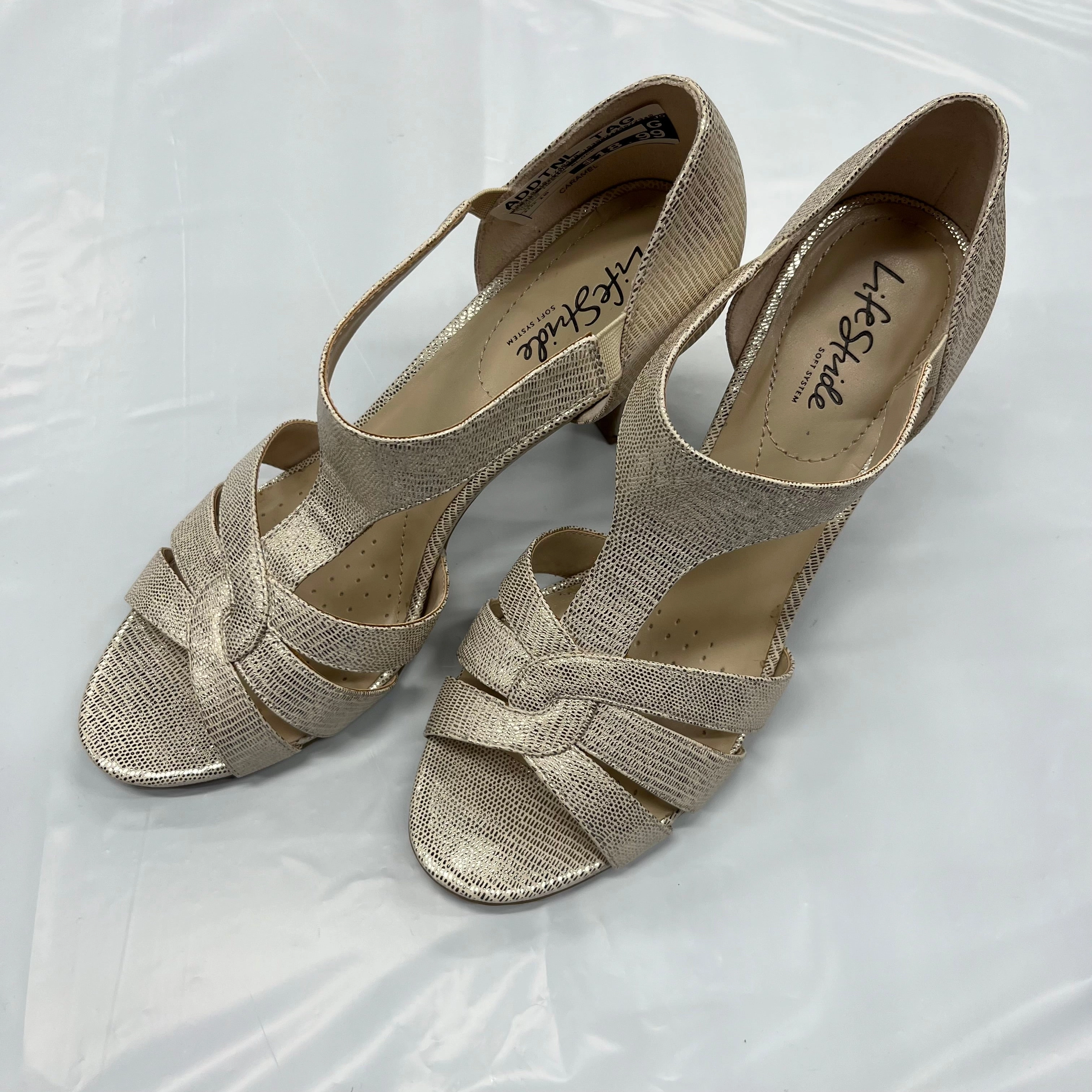 Classic Red Heels Cream Shoes Heels Block Life Stride, Size 10