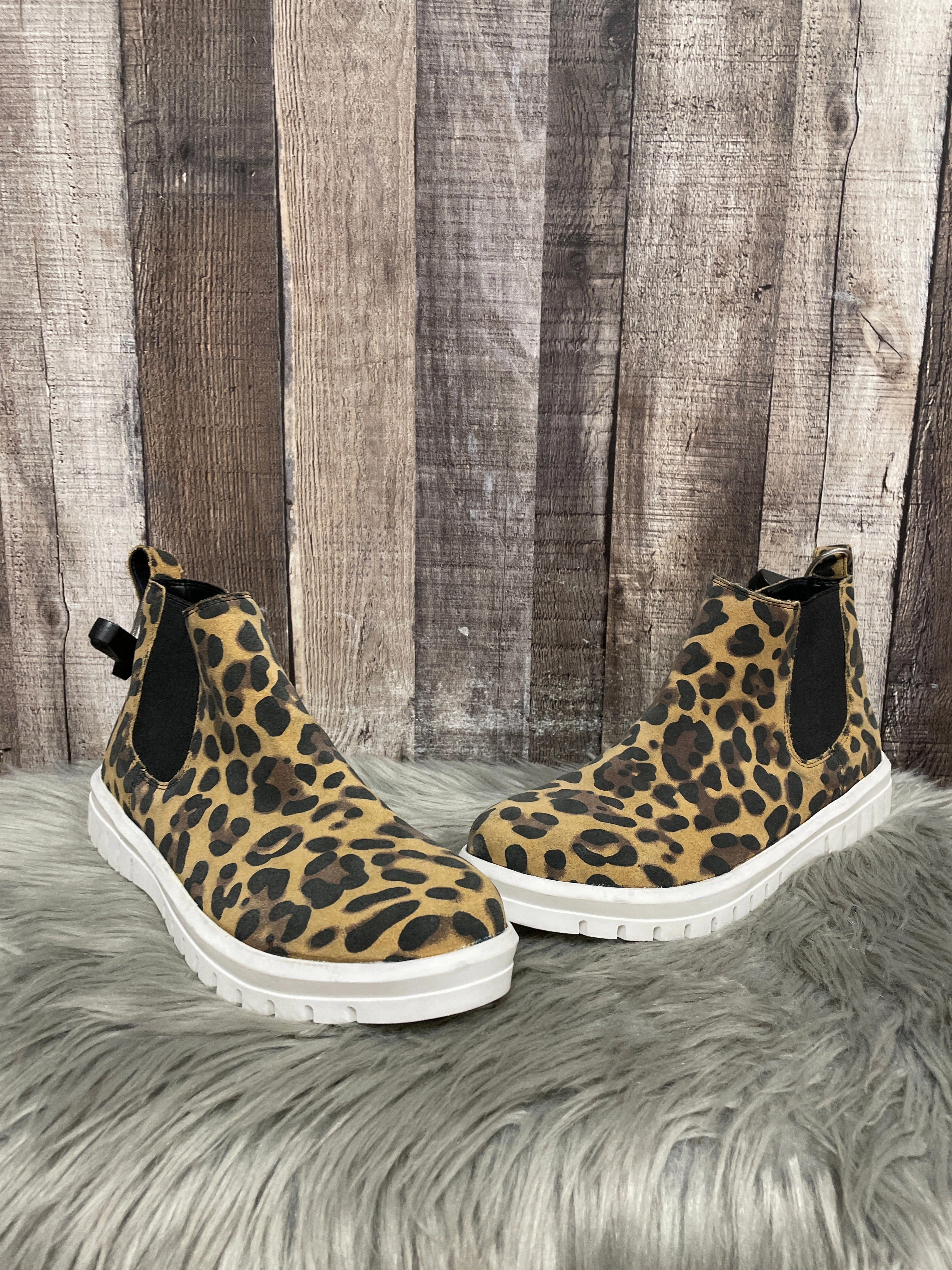 Shoes Sneakers By Blondo In Animal Print, Size: 9.5 Street Ready