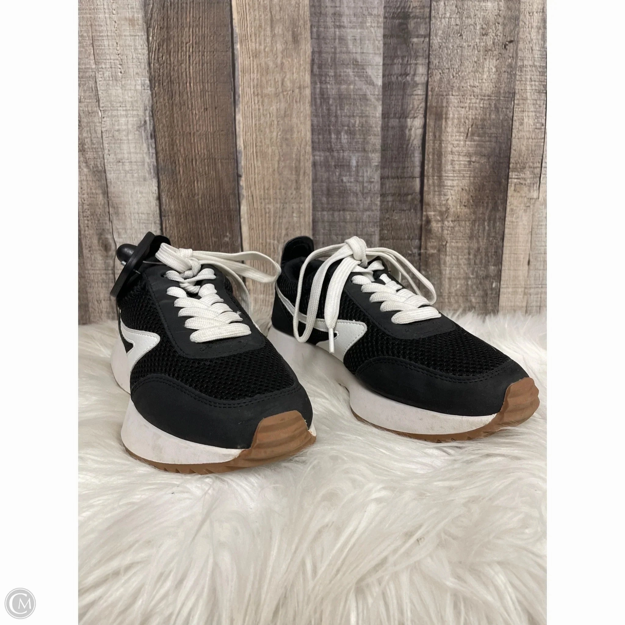 Tailored Comfort Workout Friendly Shoes Sneakers By Dolce Vita In Black & White, Size: 5.5