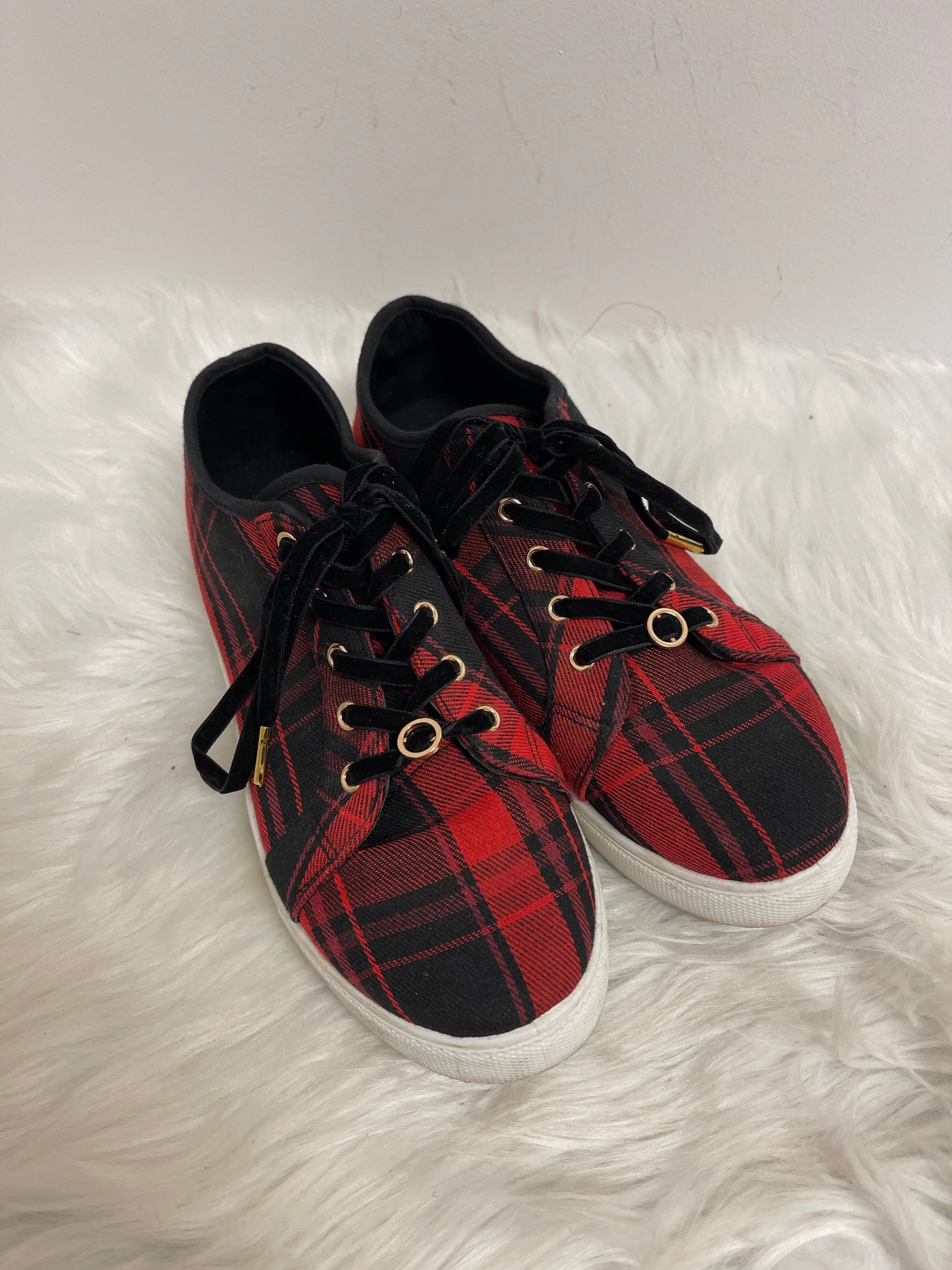 Shoes Sneakers By Comfort Casual In Black & Red, Size: 8 Ergonomic Shape