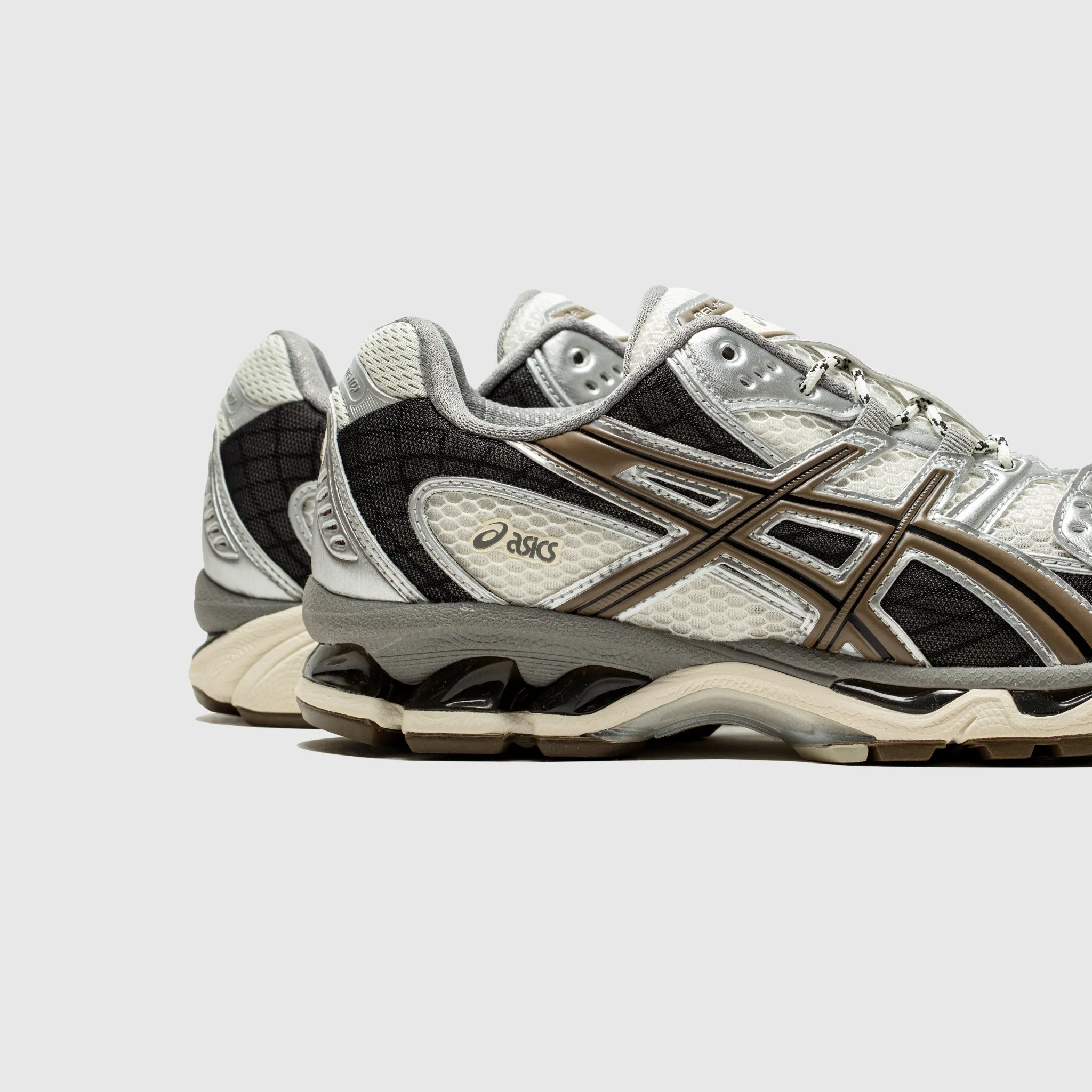 GEL-NIMBUS 10.1 "CREAM PURE SILVER" contoured shoes