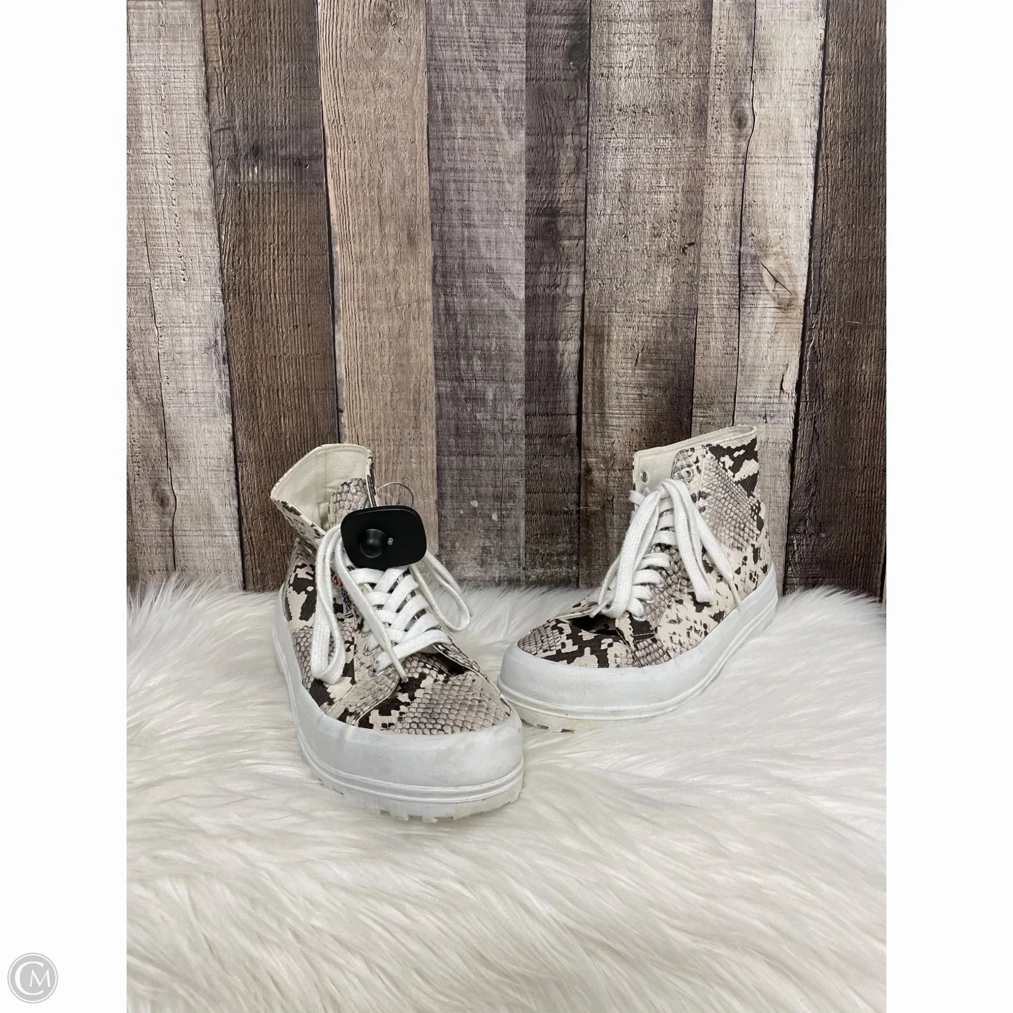 Shoes Sneakers By Superga In Tan, Size: 8 Sleek Build Core Support