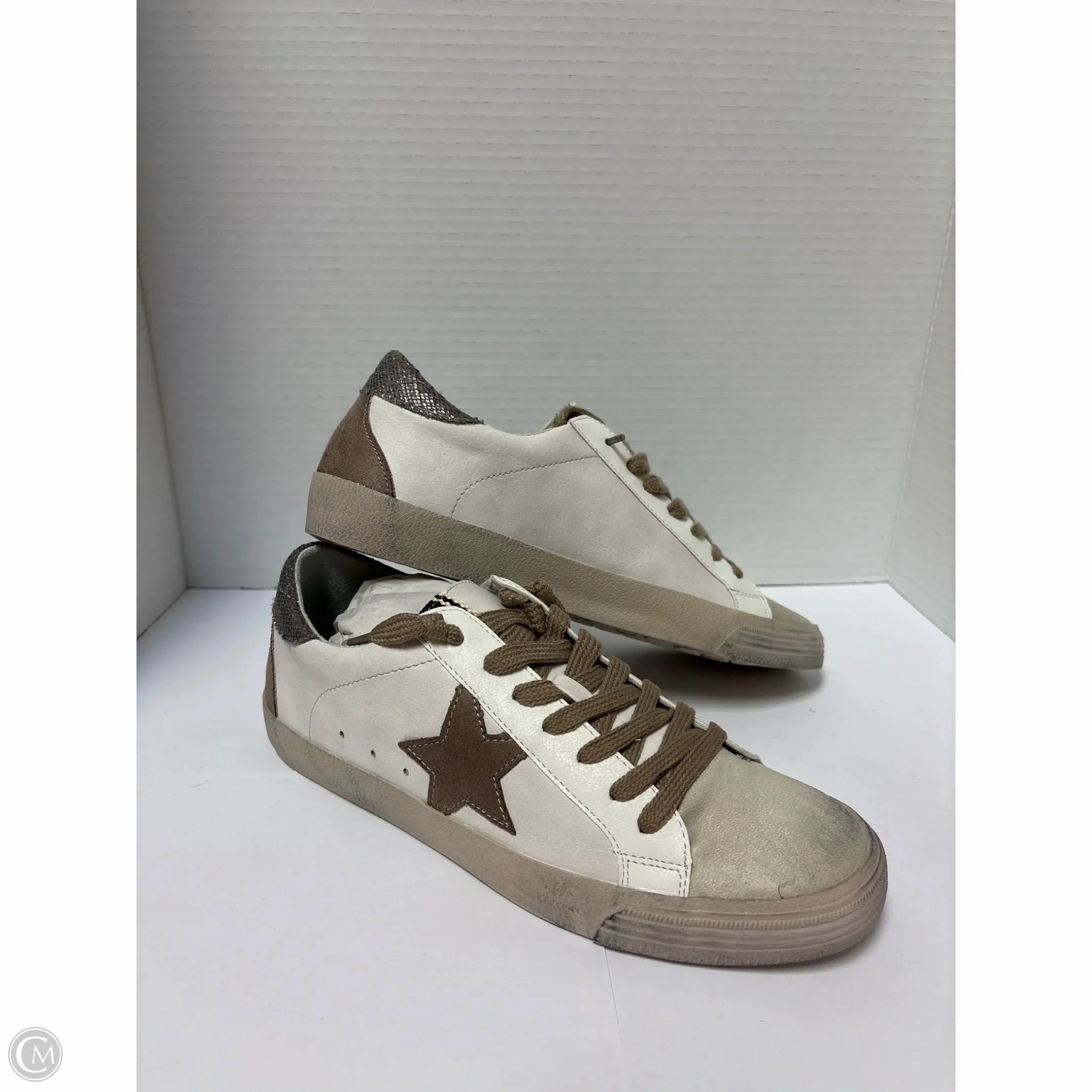 Sneaker Accessories Slim flexibility Shoes Sneakers By Shu Shop In Taupe, Size: 9