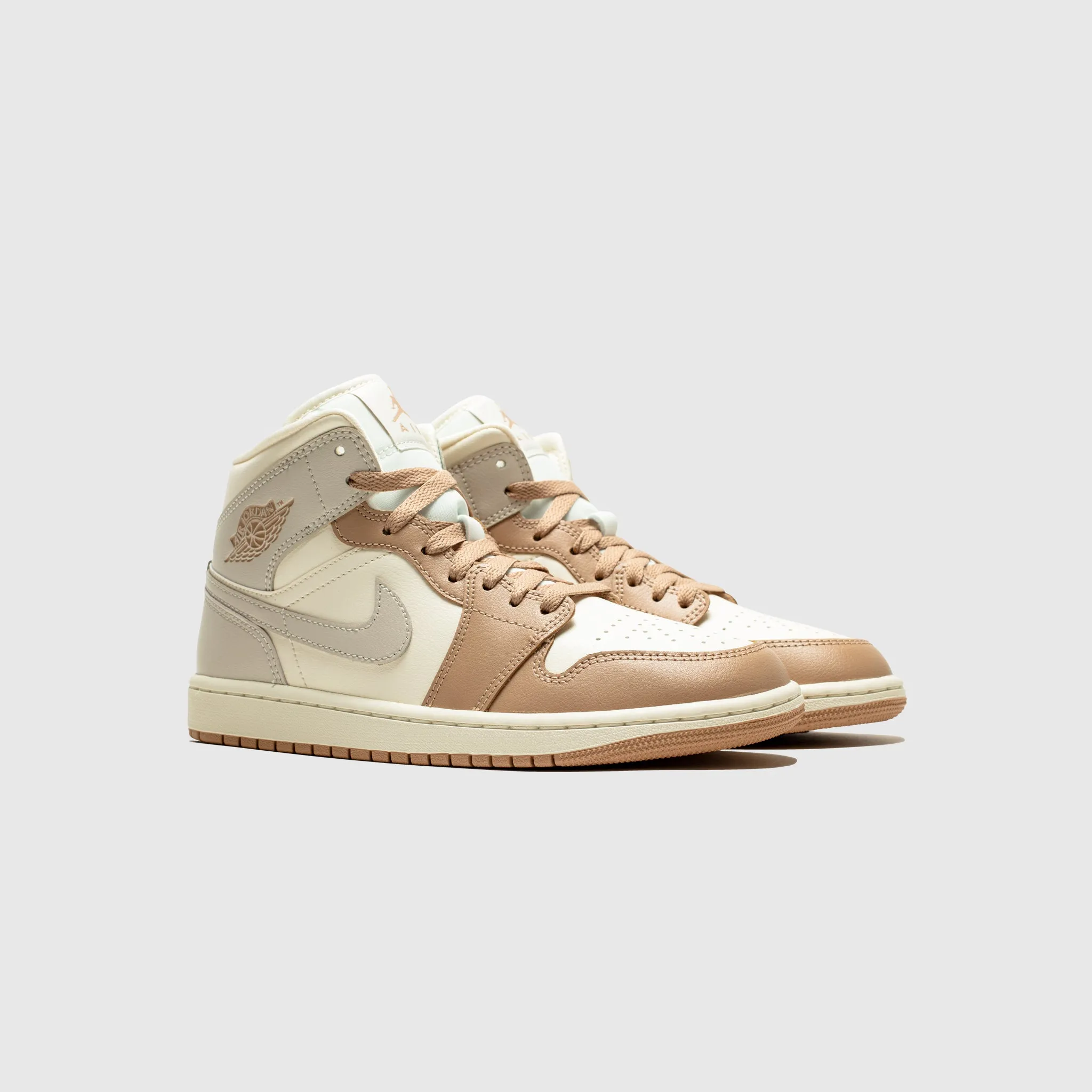 WMNS AIR JORDAN 1 MID "TAN TOE" rubber running option Comfortable Foot Bend