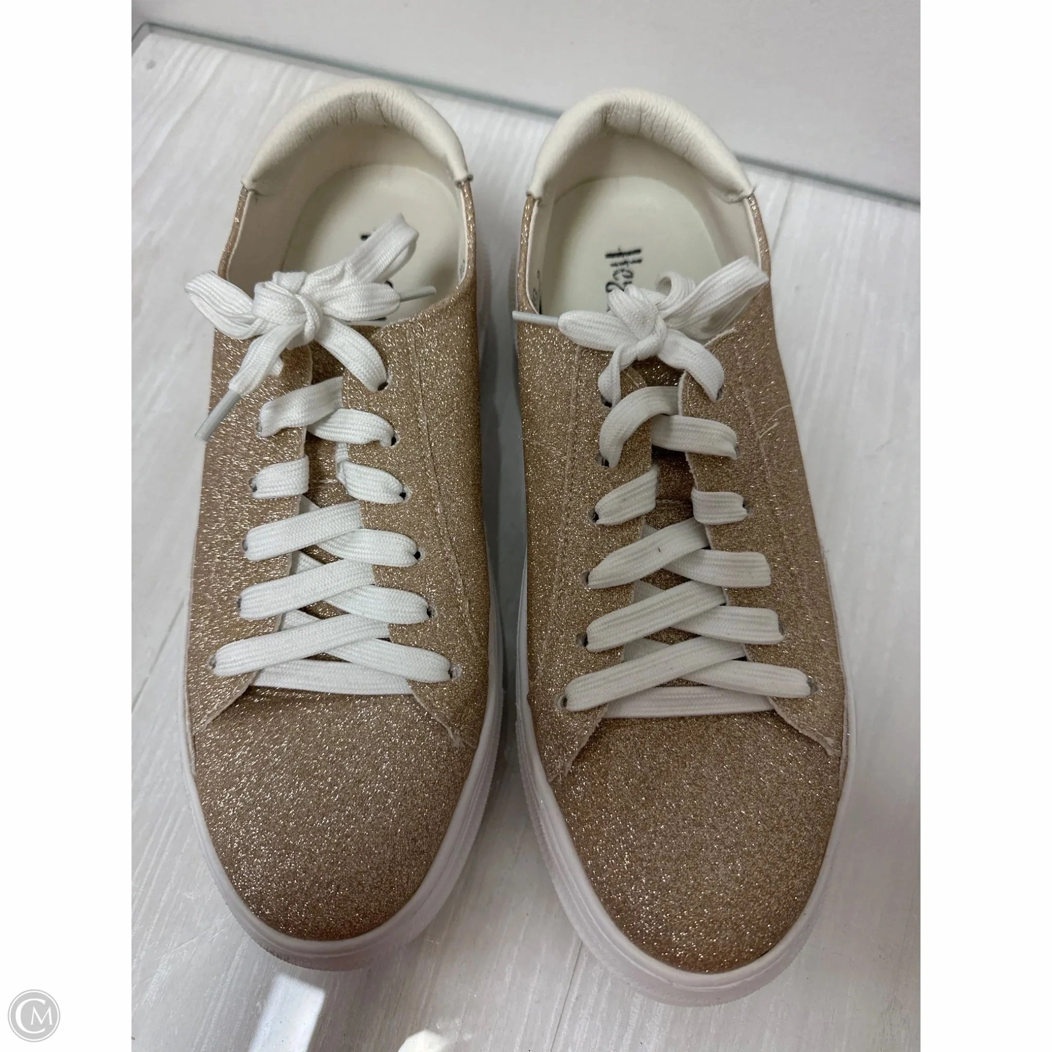 Knit Upper Material Shoes Sneakers By Clothes Mentor In Gold, Size: 9
