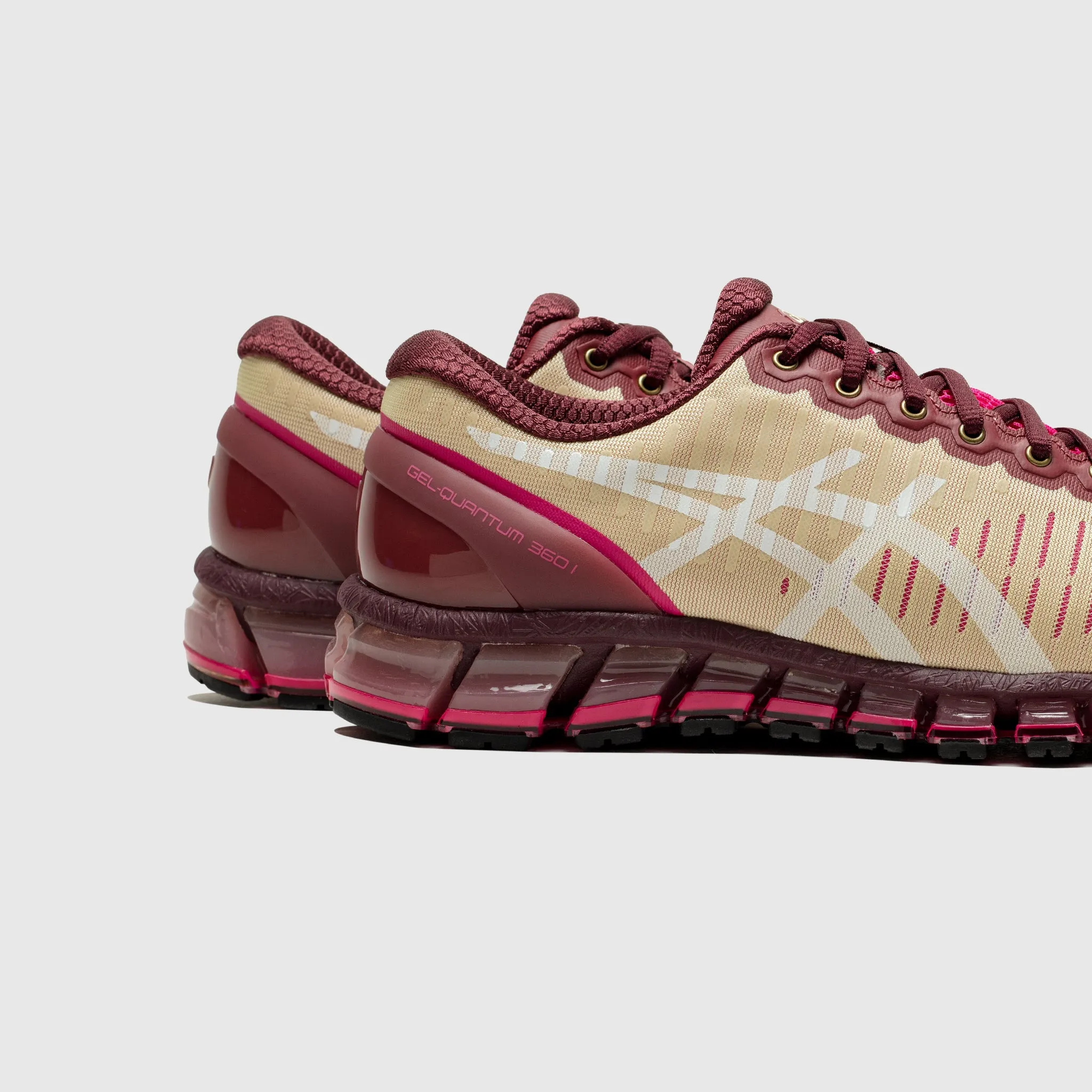 Dry Surface Running GEL-QUANTUM 360 X ABOVE THE CLOUDS