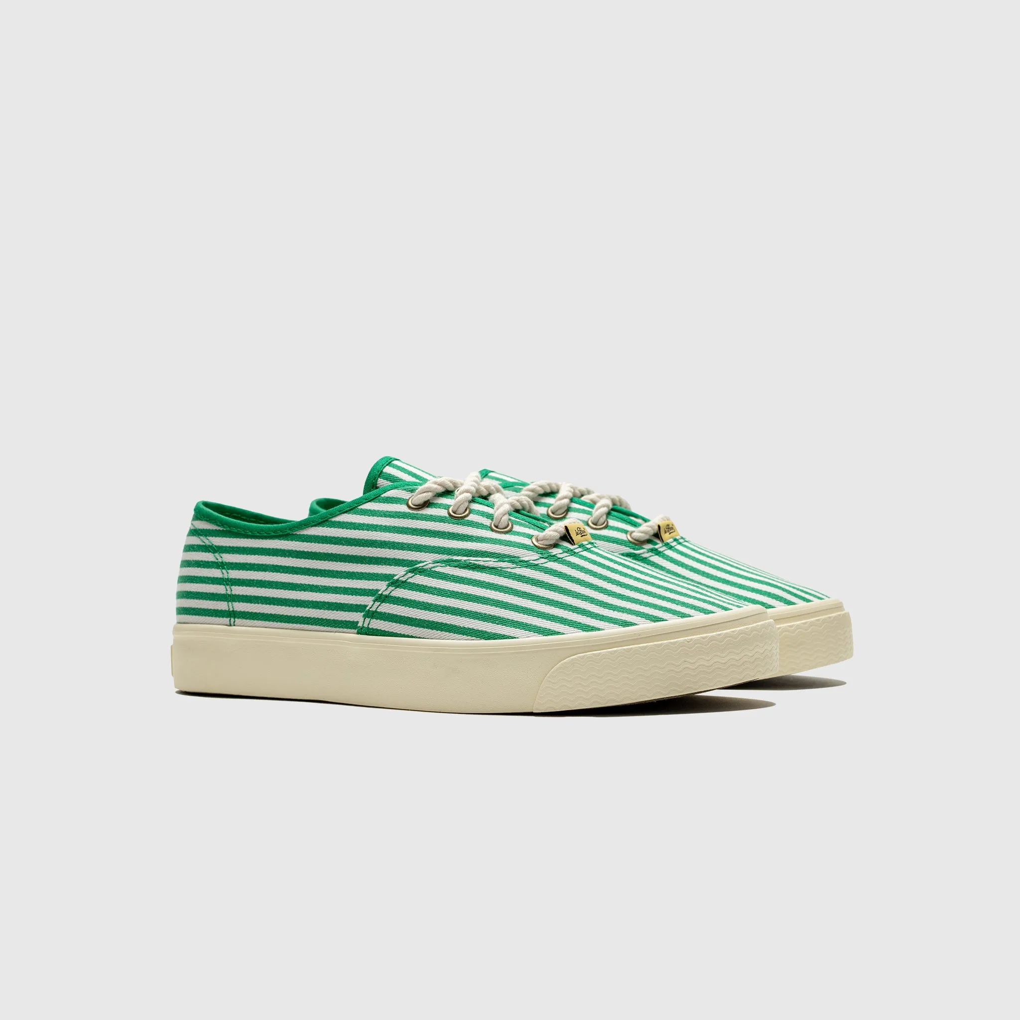 Technology-rich feature NAUT-1 OX X GOLF LE FLEUR