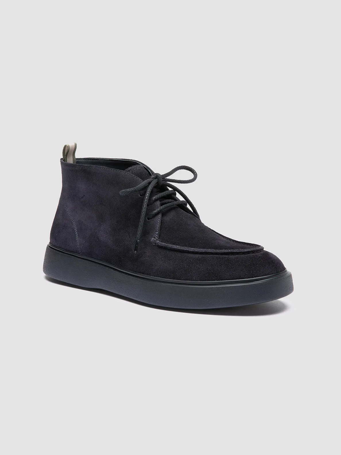 FRAME 002 - Navy Suede Chukka Boots Resistant to wear