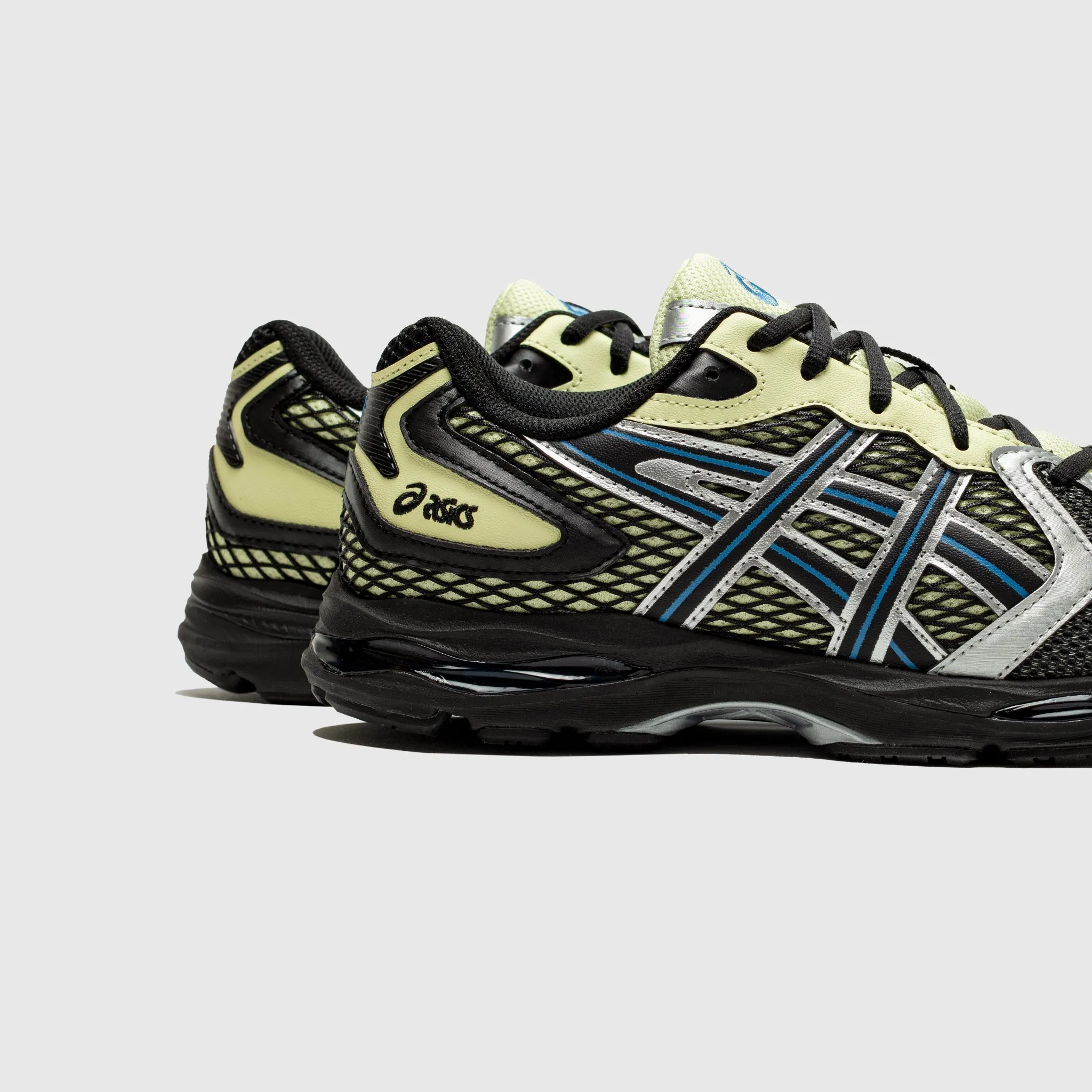 Extraordinary design debossed - finish - design shoes GEL-K1011