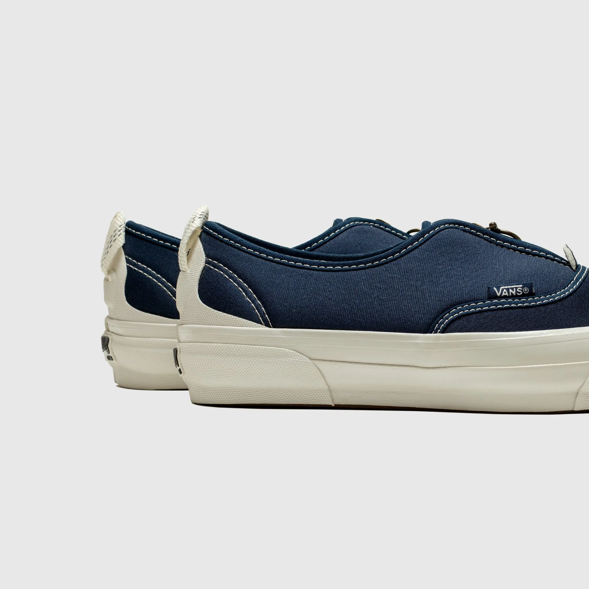 Light Cushioning OTW AUTHENTIC ZIP VIBRAM