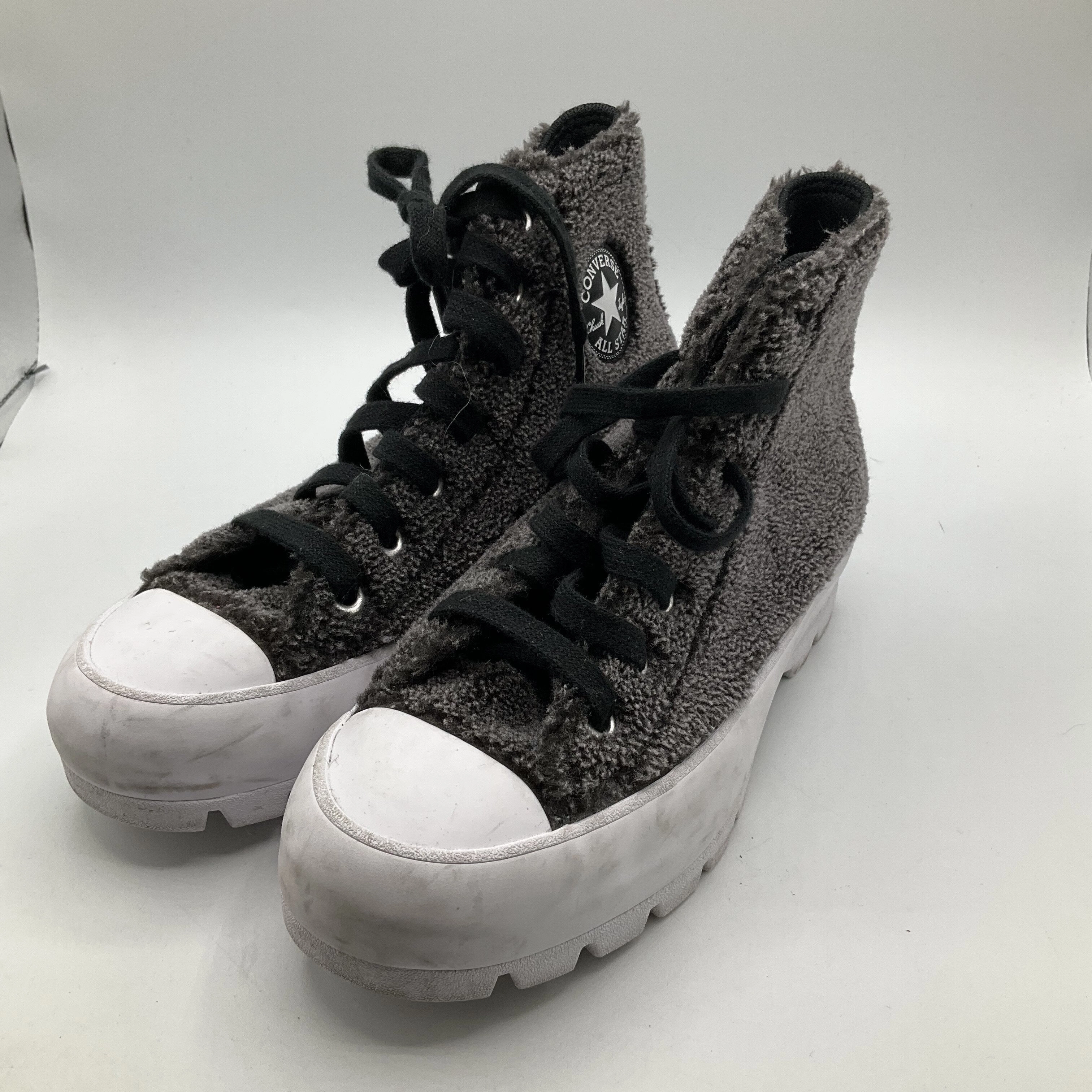 Back friendly Shoes Sneakers By Converse  Size: 6