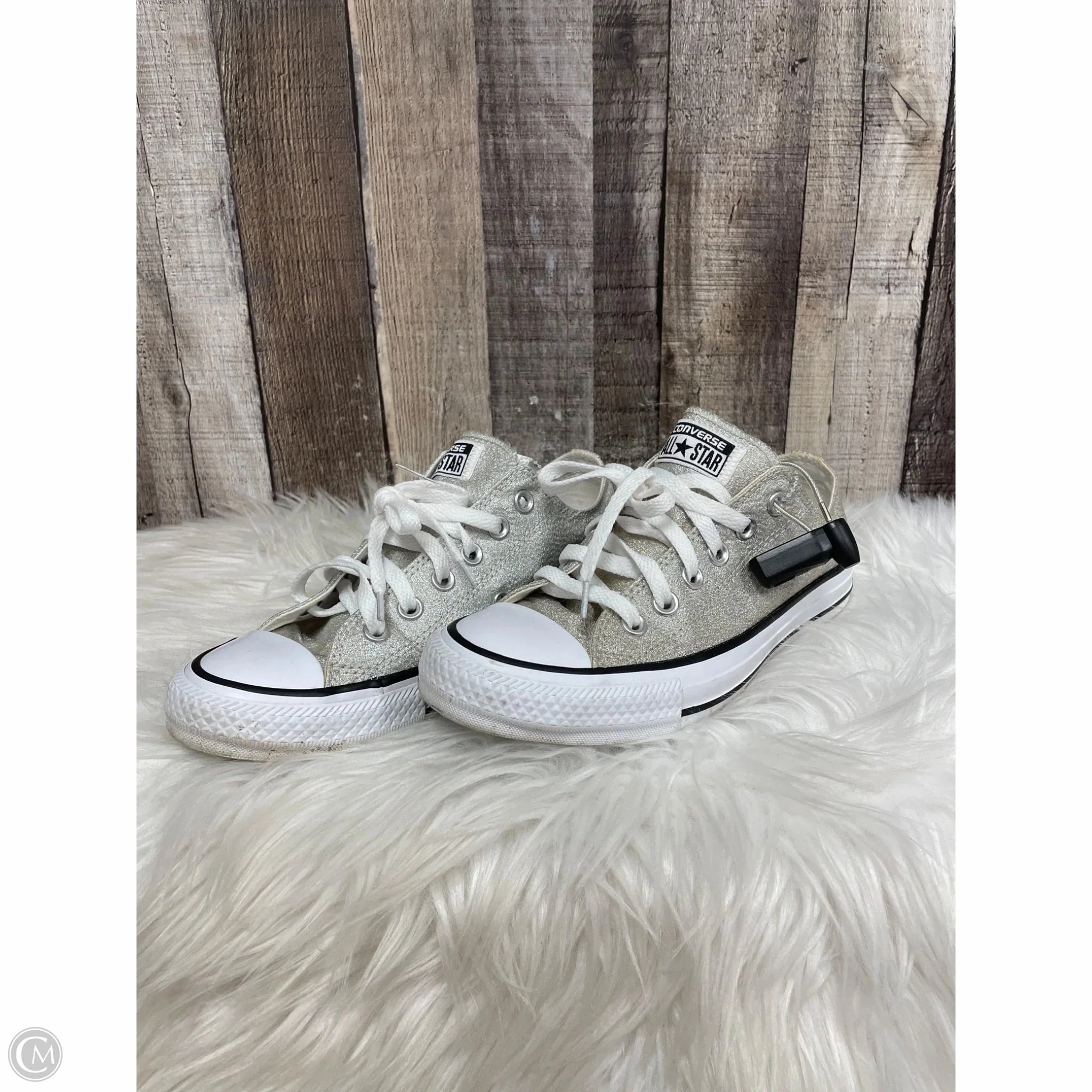 Shoes Sneakers By Converse In Silver, Size: 7 Weekend Hikes