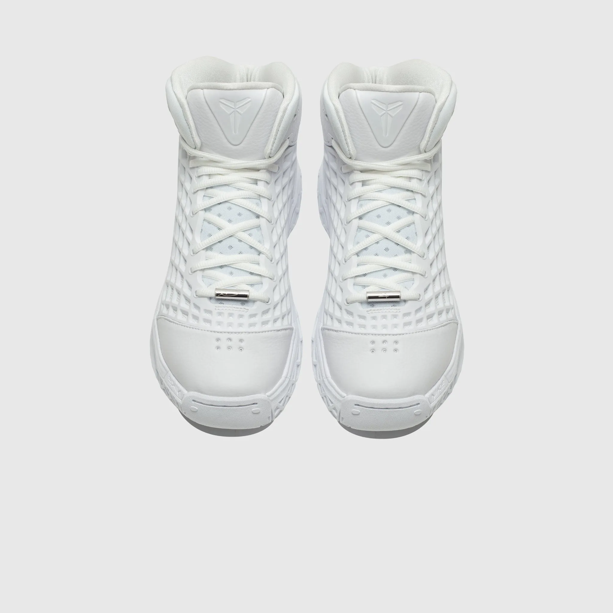 hook - and - loop running shoes KOBE III PROTRO "HALO"