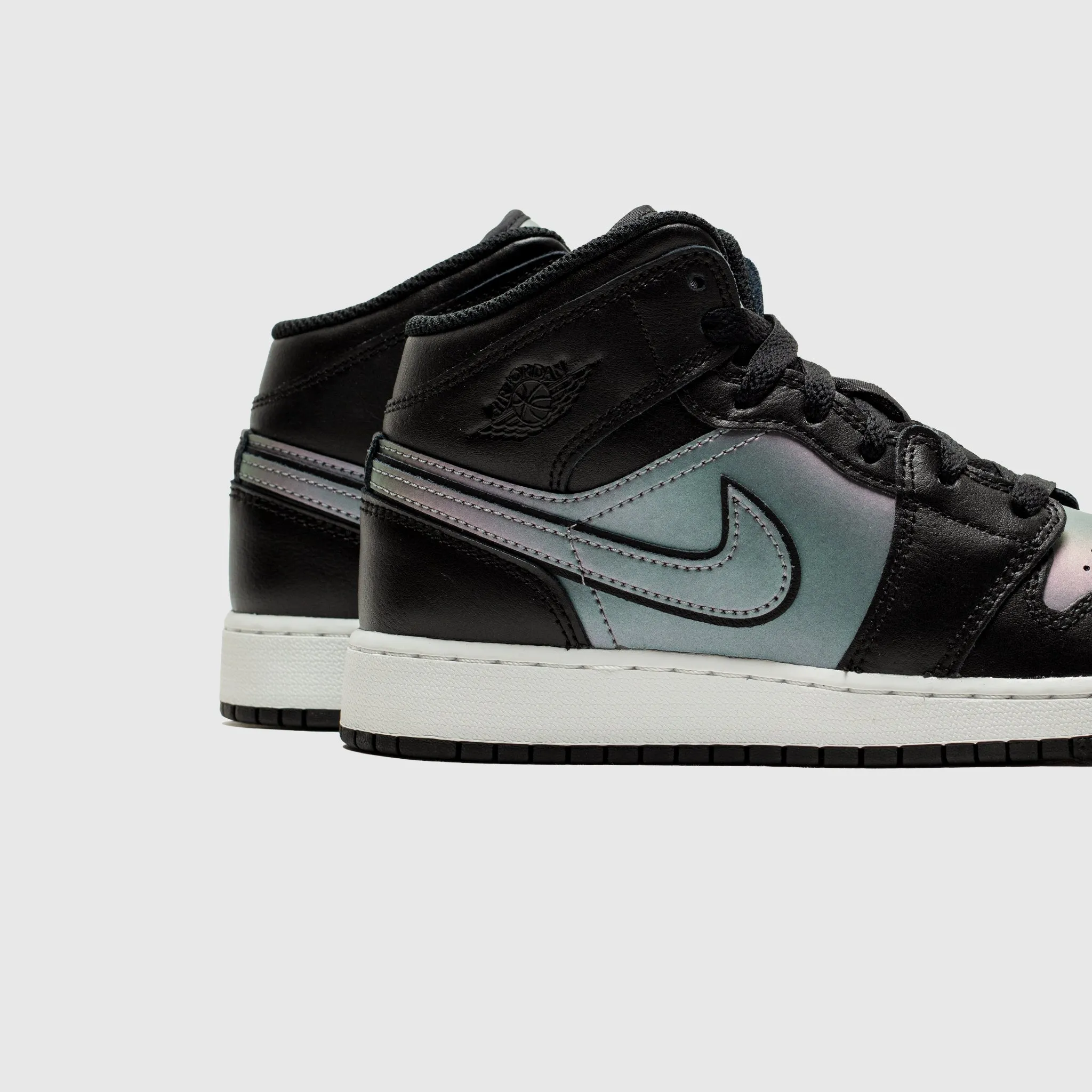 AIR JORDAN 1 MID SE BG (GS) "BLACK" maximalist shoe style