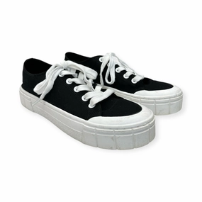 High Mileage Shoes Sneakers By Mad Love In Black & White, Size: 10