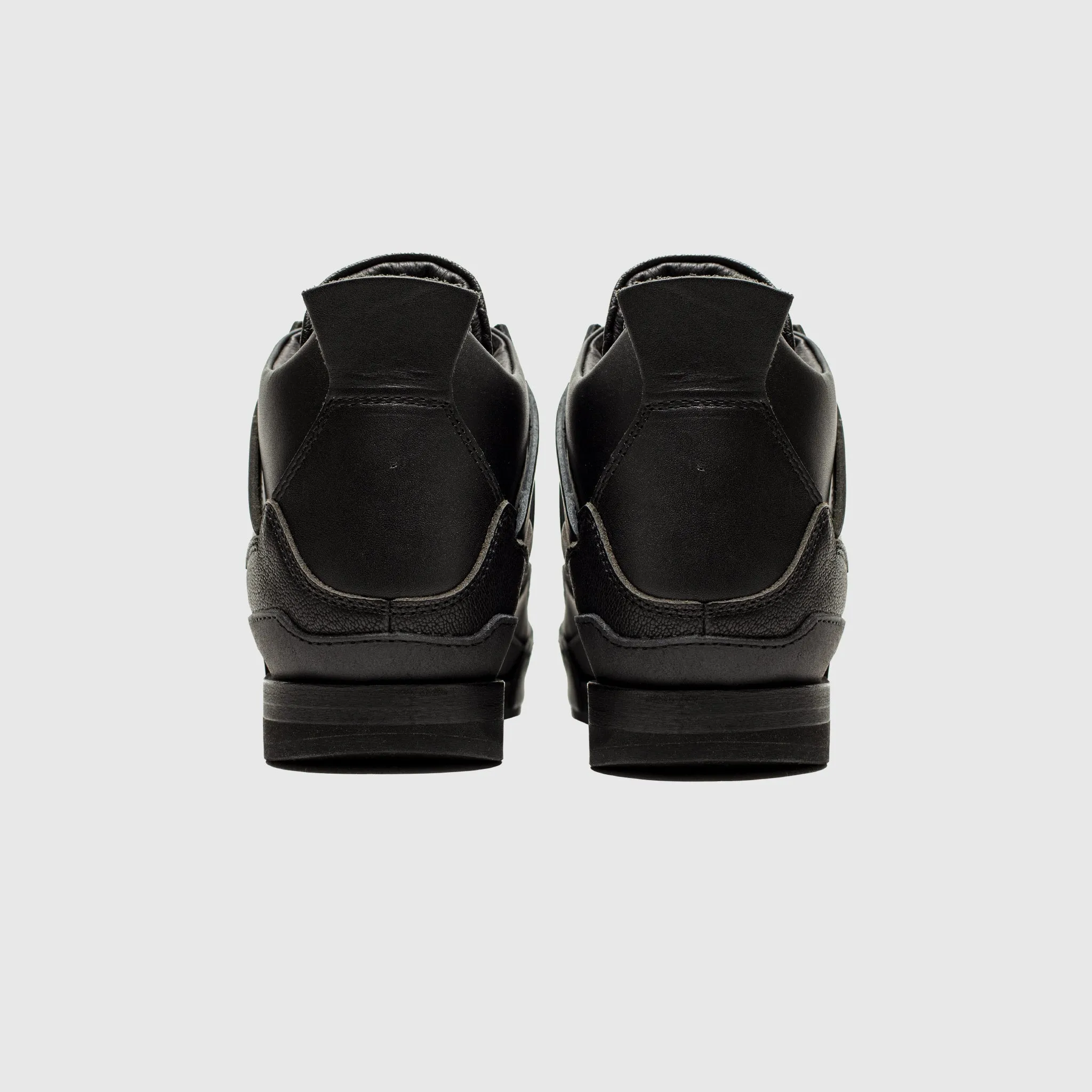 MANUAL INDUSTRIAL PRODUCTS 10 running in a concrete bridge area shoes ventilated design shoes