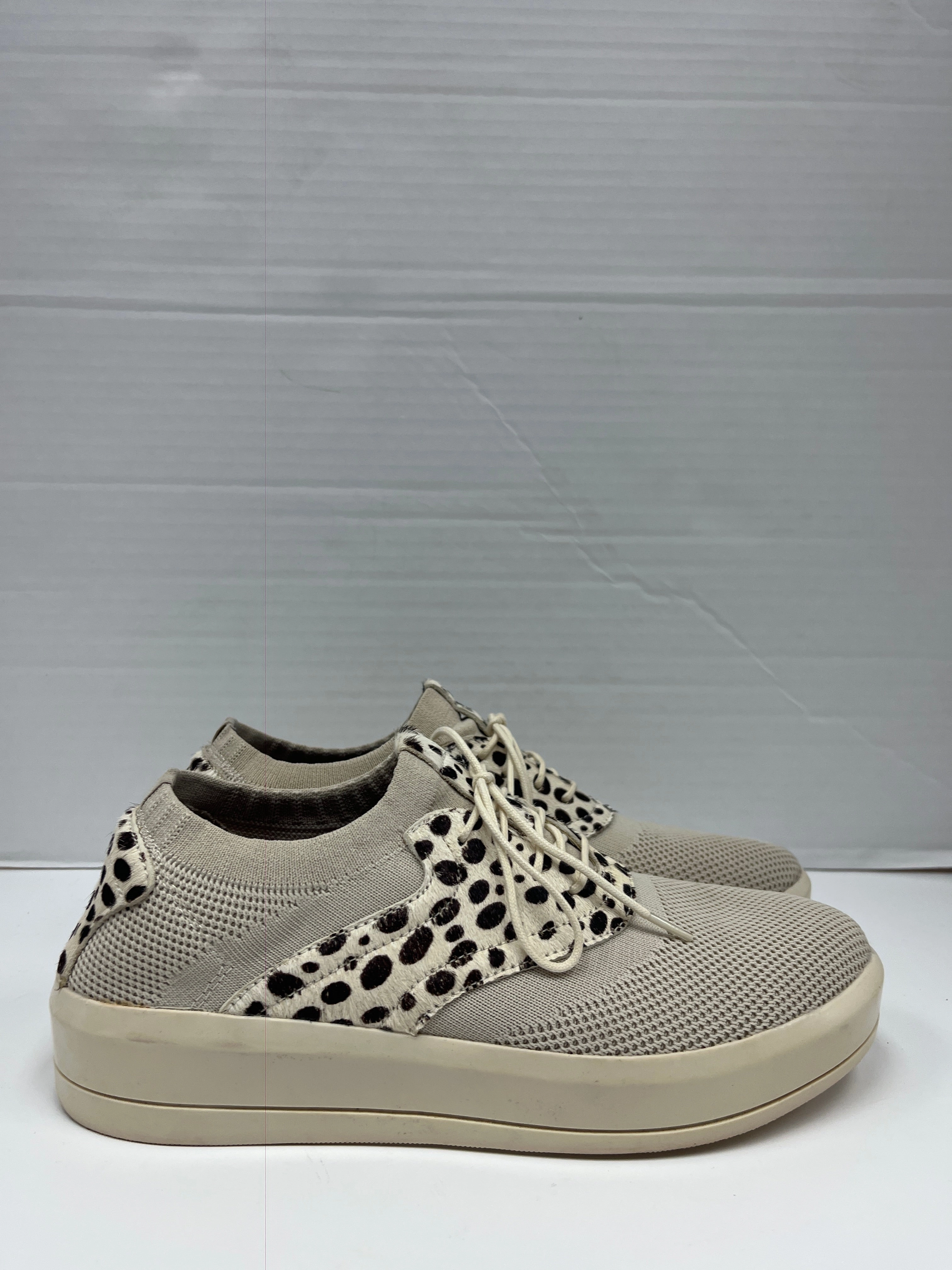 Quick Release Tongue Foam Backing Shoes Sneakers By Clothes Mentor  Size: 9.5