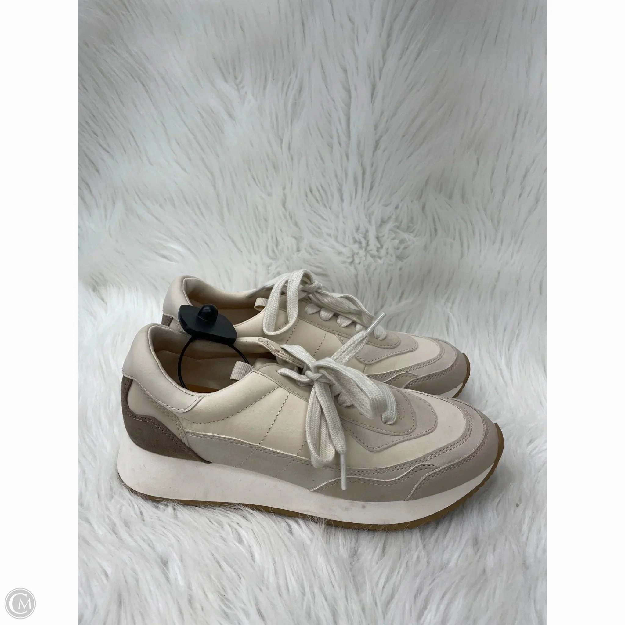 Sleek Comfort Shoes Sneakers By Universal Thread In Cream & Tan, Size: 7.5