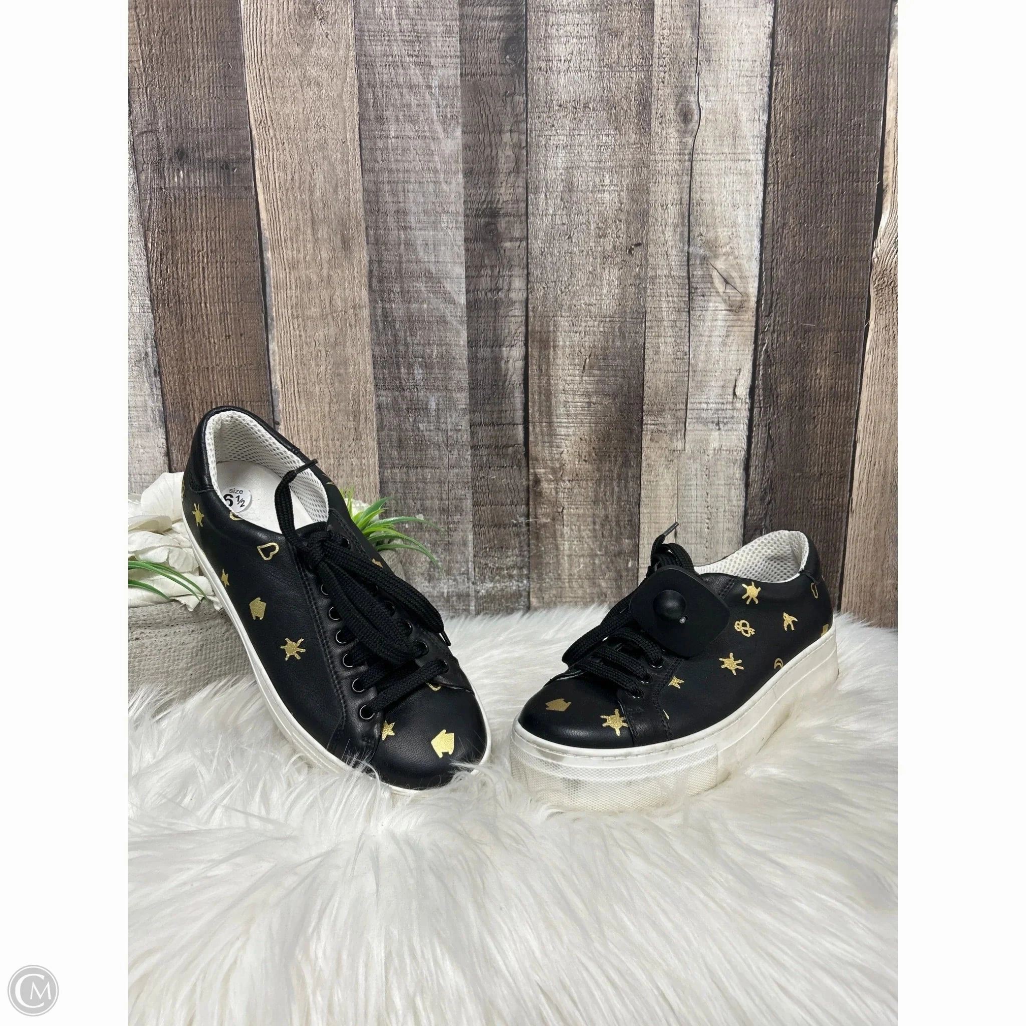 Superior Cushioning Shoes Sneakers By Cmc In Black & Gold, Size: 6.5