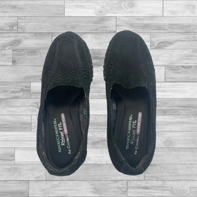 Shoes Sneakers By Skechers In Black, Size: 7 Everyday Runner Resilient Form