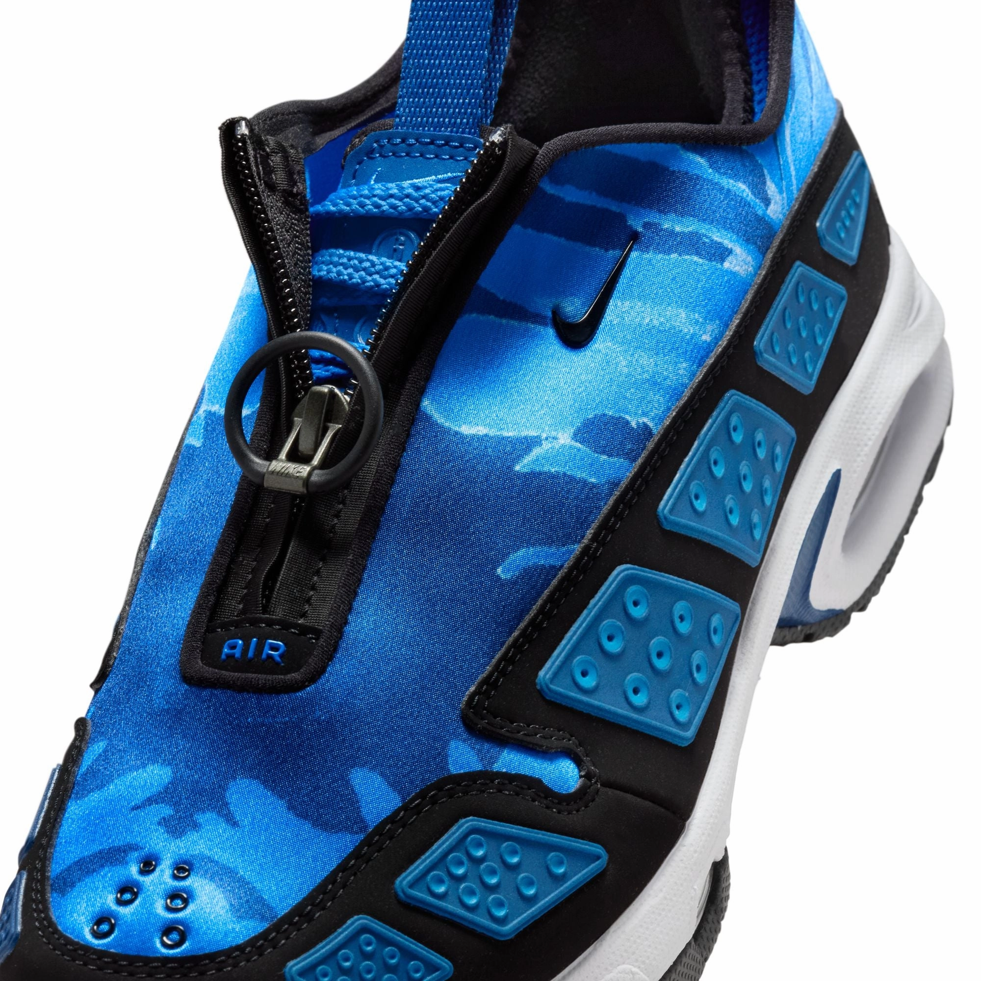 Nike Womens Air Max SNDR Camo Shoes Flat Terrain