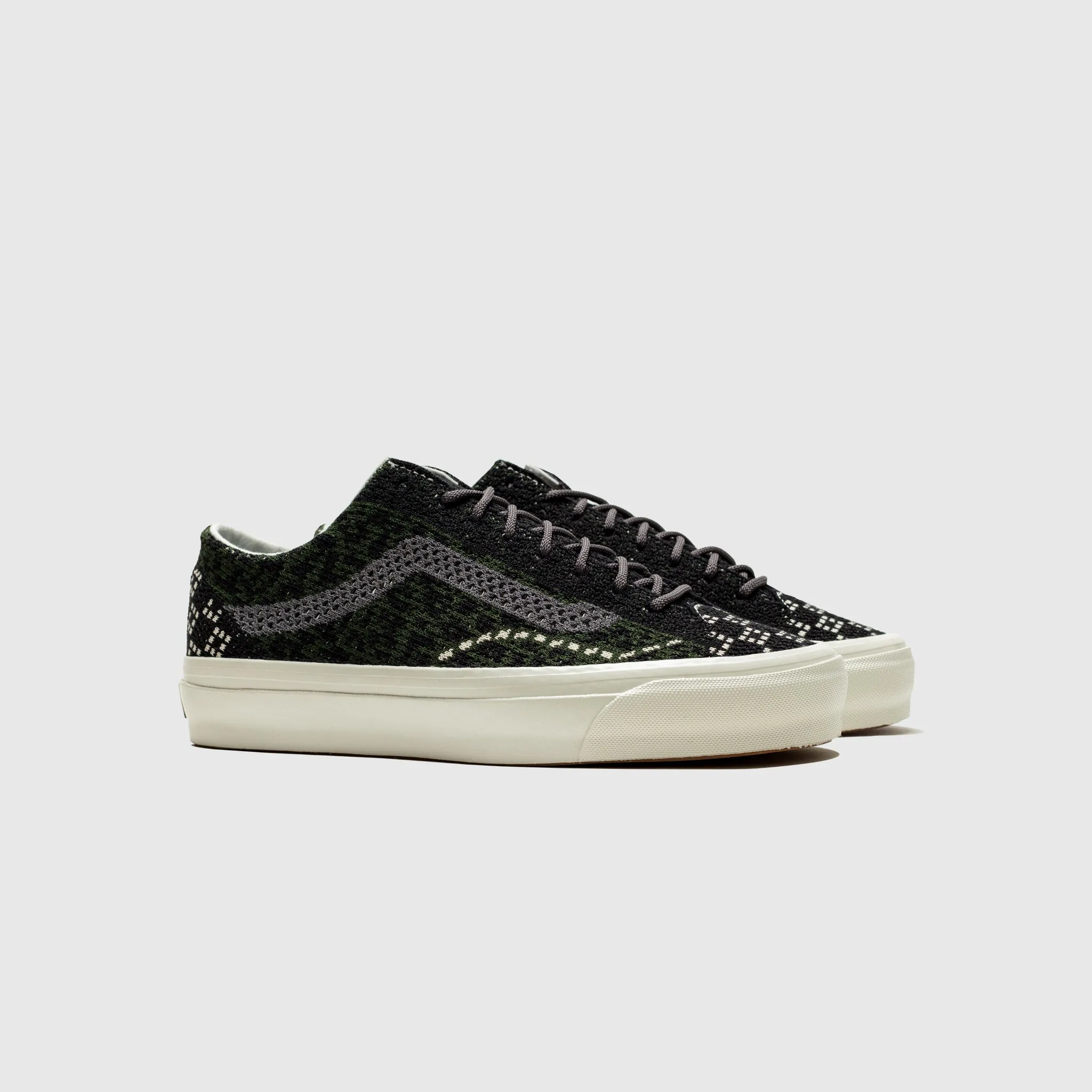 performance - focused Dark - colored OLD SKOOL 36 EK LX