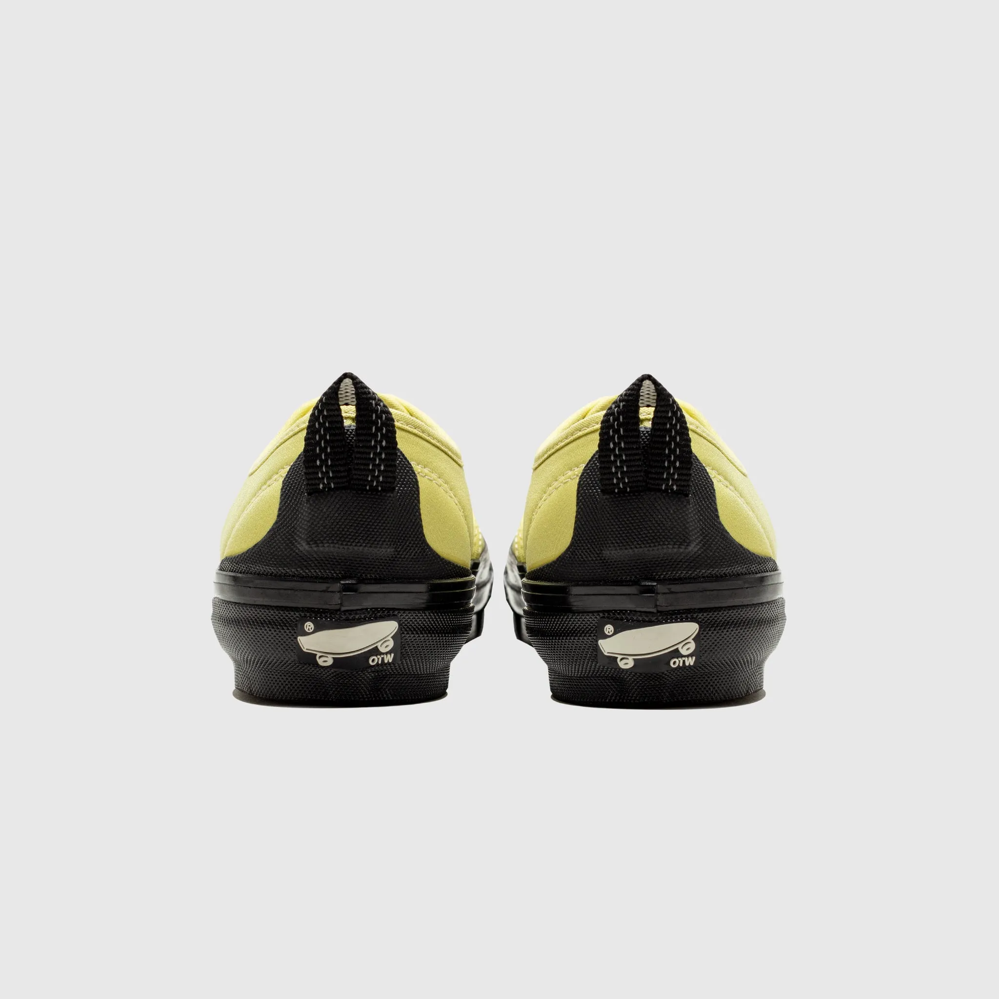 OTW AUTHENTIC ZIP VIBRAM running with a mid - top design