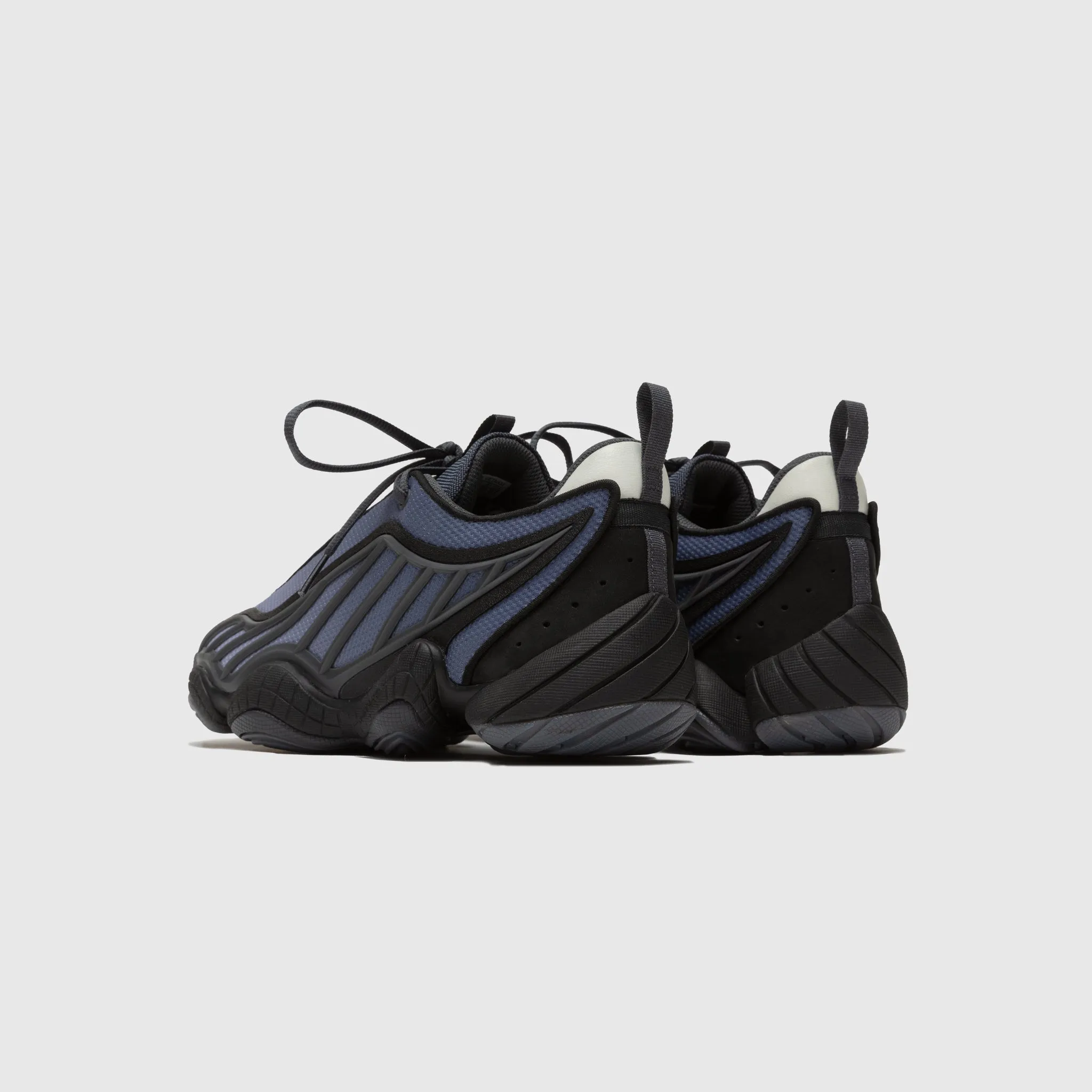 endurance building running shoe progress PACKER X ADIDAS FYW INTIMIDATION LOW "ANTHRACITE"