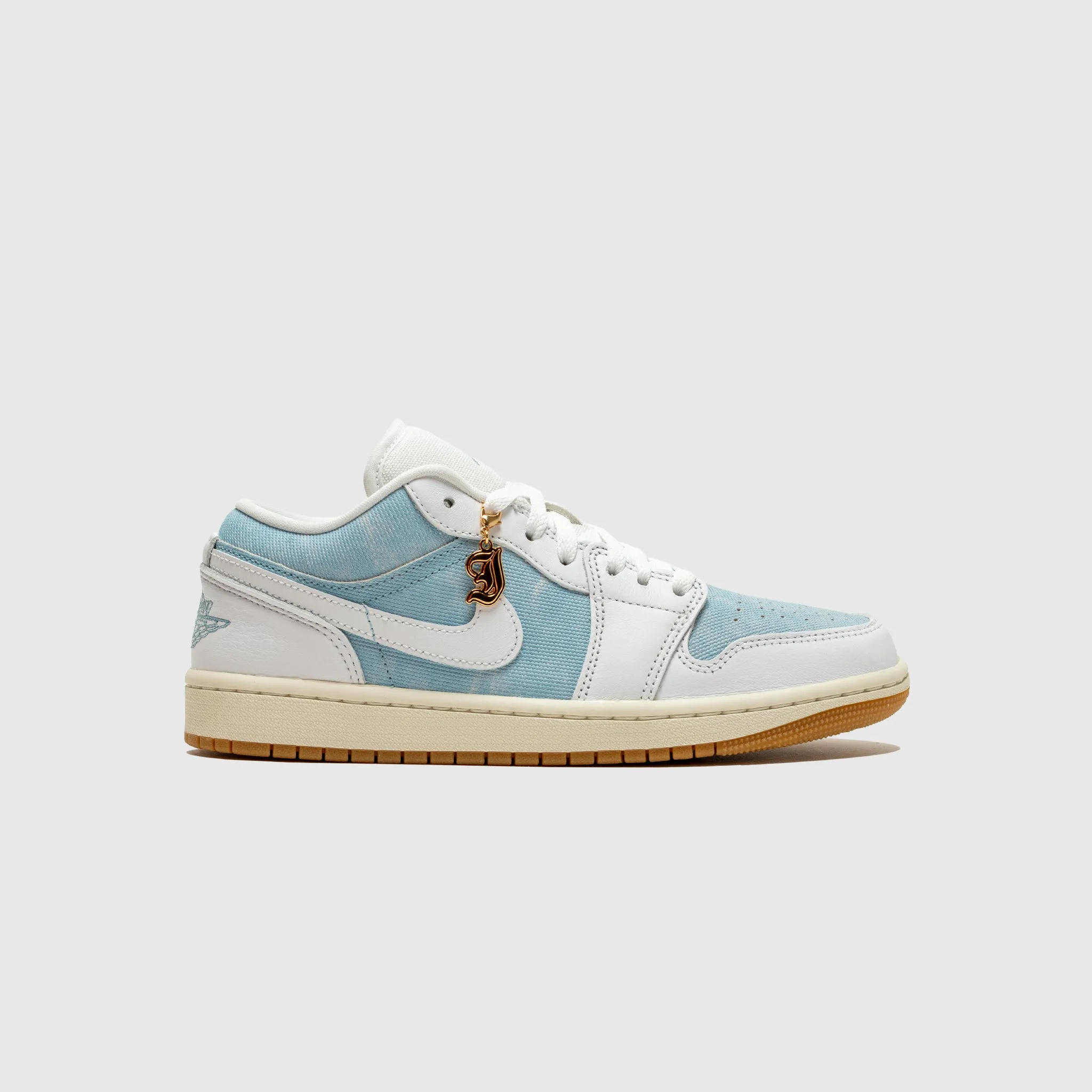 running on grass Eco - friendly WMNS AIR JORDAN 1 LOW SE "WORN BLUE"