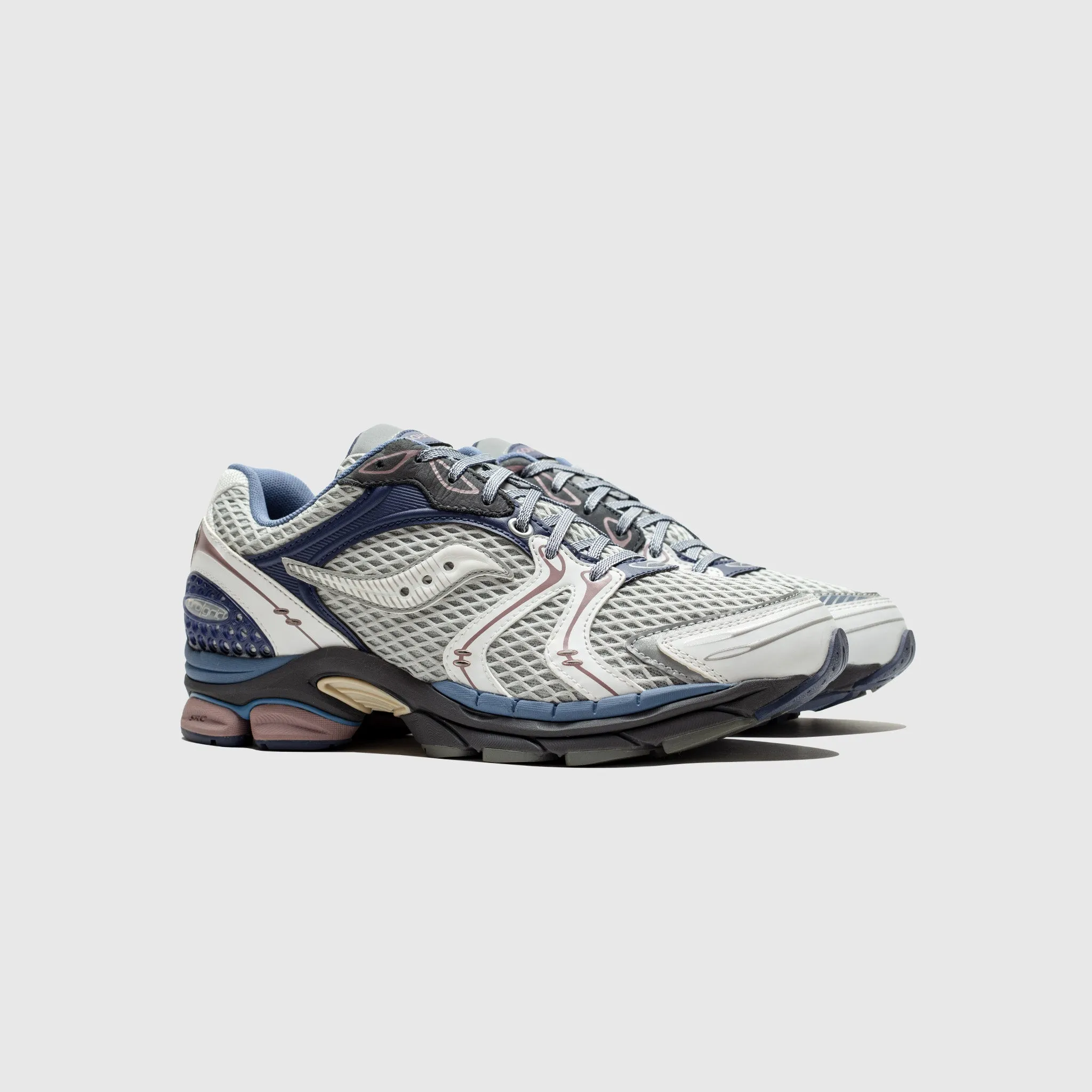 motion - control - optimized shoes PROGRID TRIUMPH 4