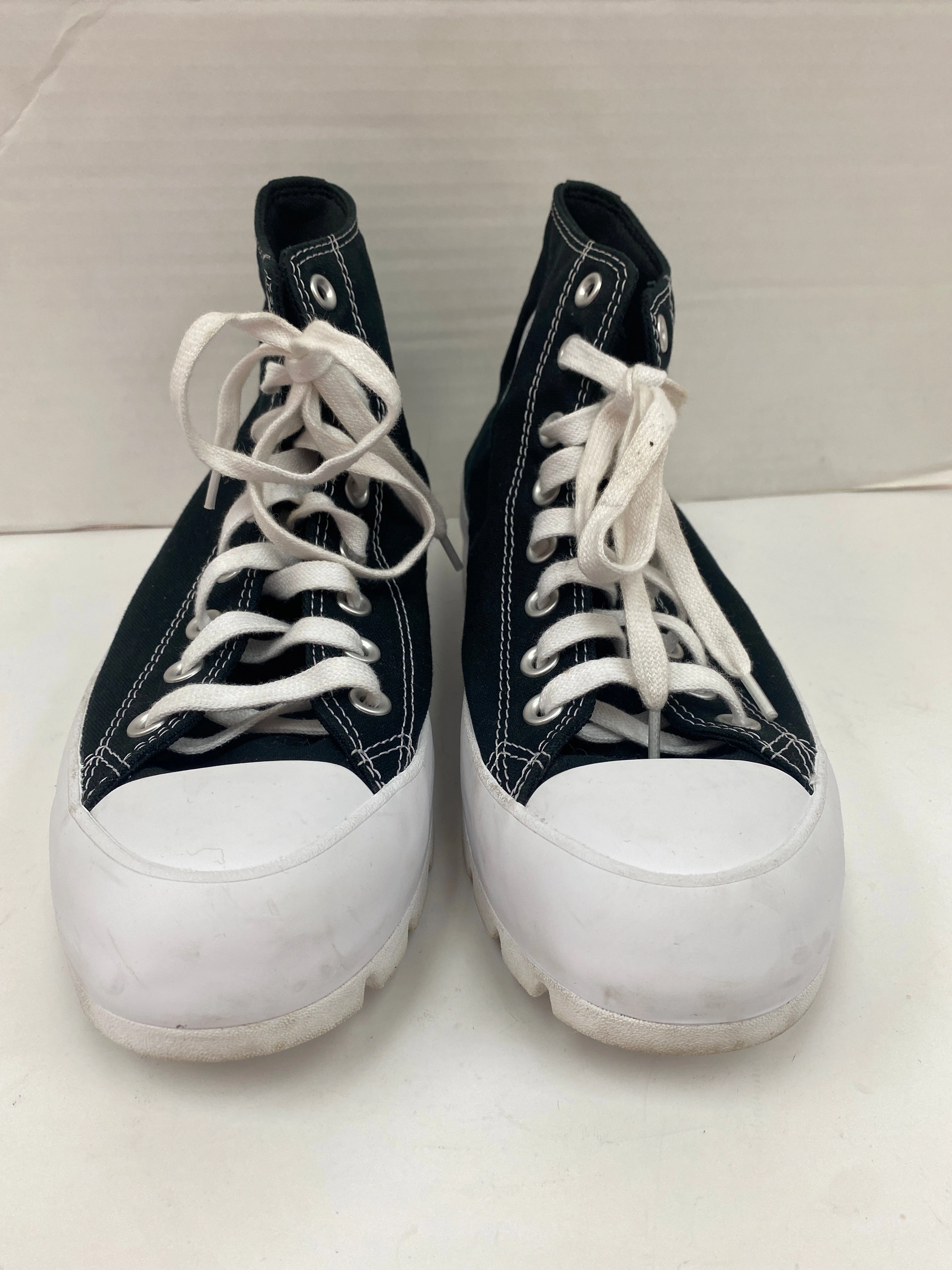 Retro-inspired performance Black Shoes Sneakers Converse, Size 10