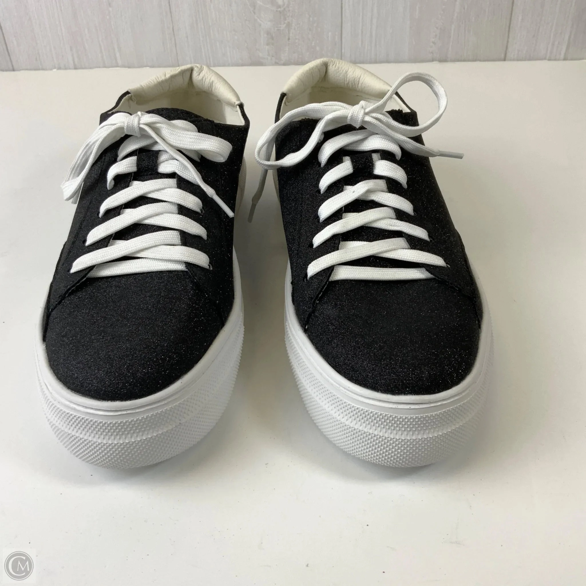 Shoes Sneakers By Clothes Mentor In Black, Size: 10 Hard Surface Lace Lock