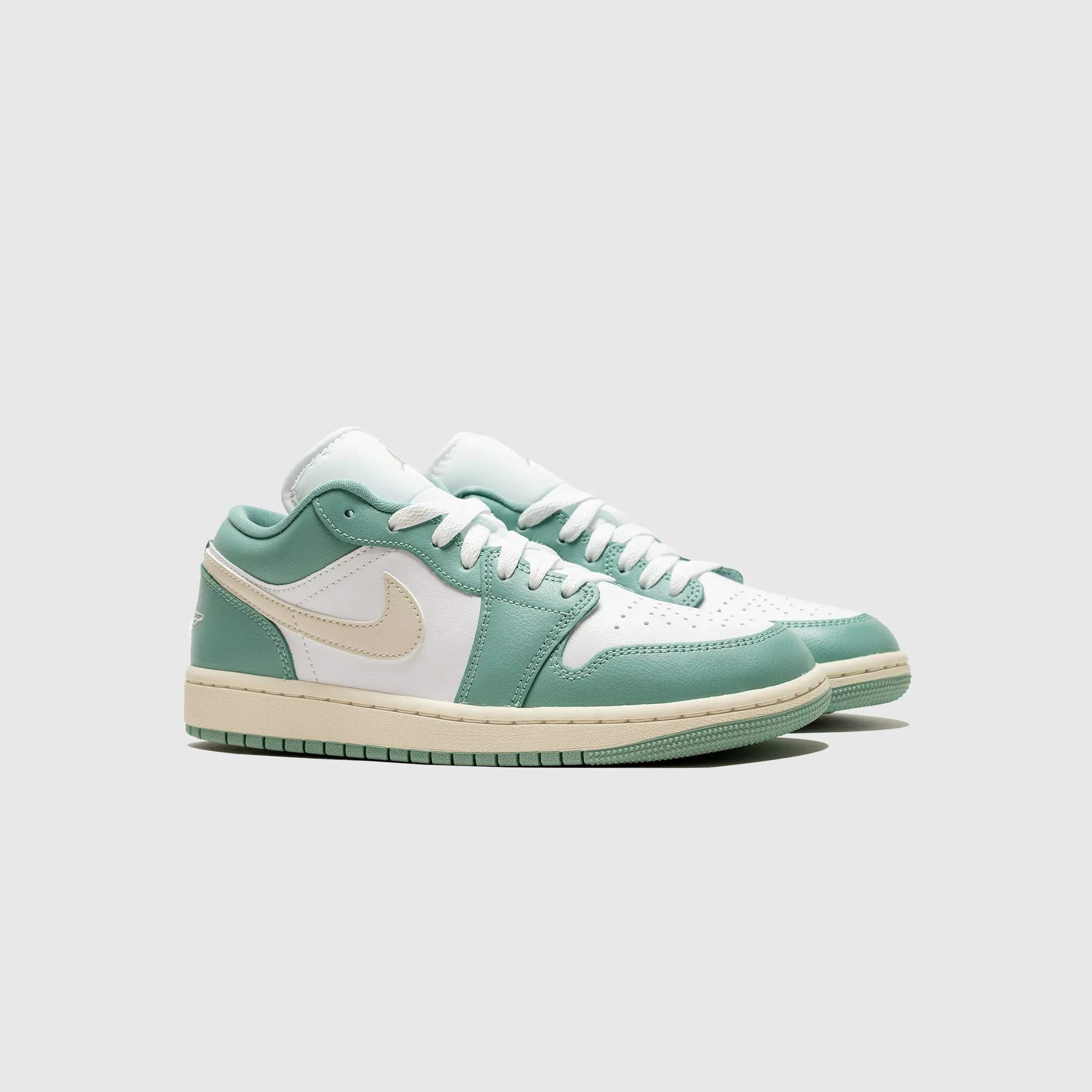 weekend running option WMNS AIR JORDAN 1 LOW "CANNON"