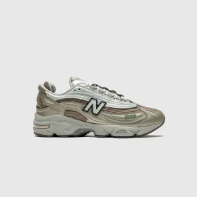 M1000N "ARID STONE" running in a taiga area shoes Trail Adventure