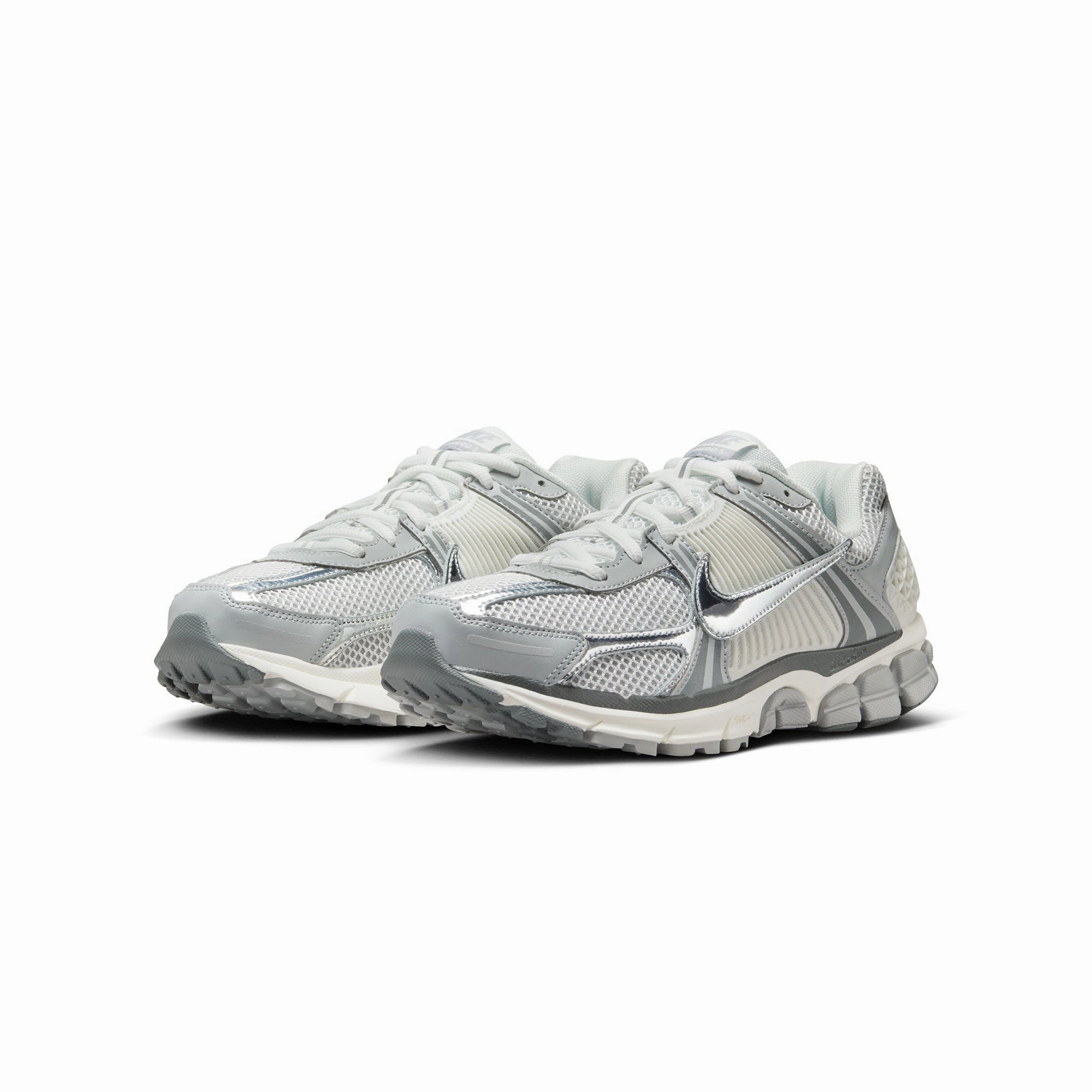 MidTop Nike Mens Zoom Vomero 5 Shoes